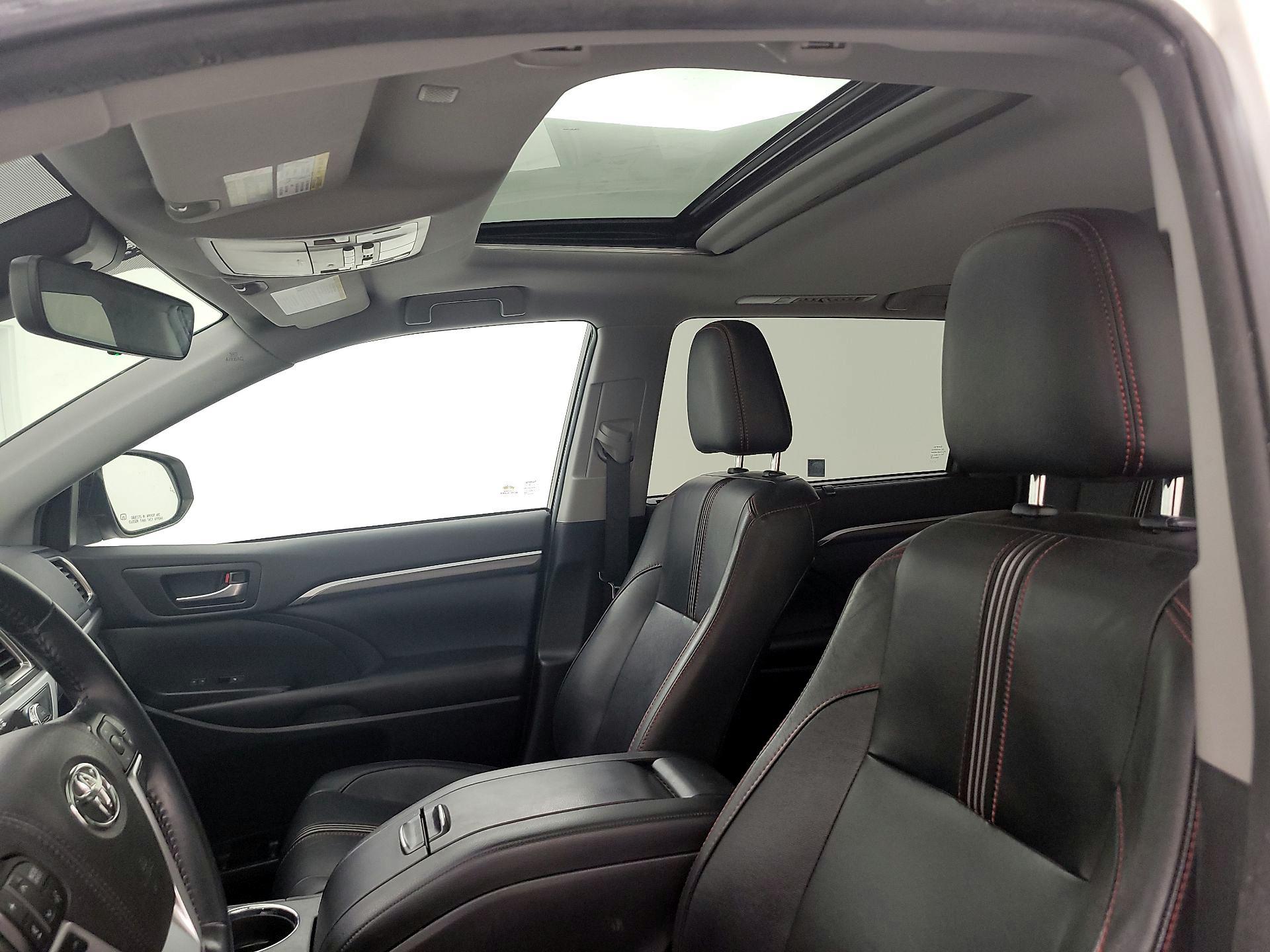 Thumbnail: 2019 Toyota Highlander - 19