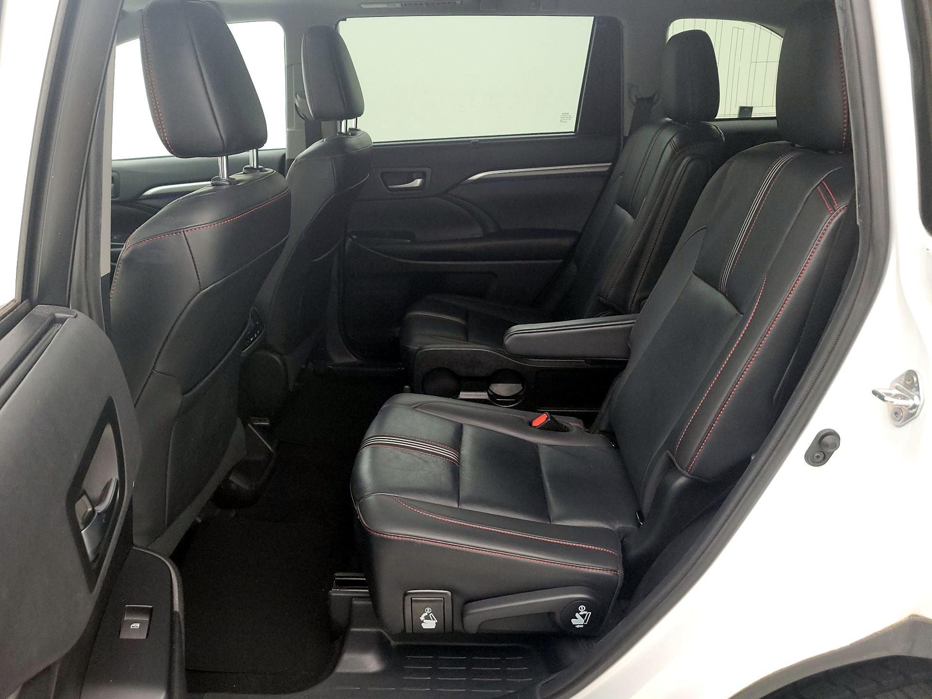 Thumbnail: 2019 Toyota Highlander - 20
