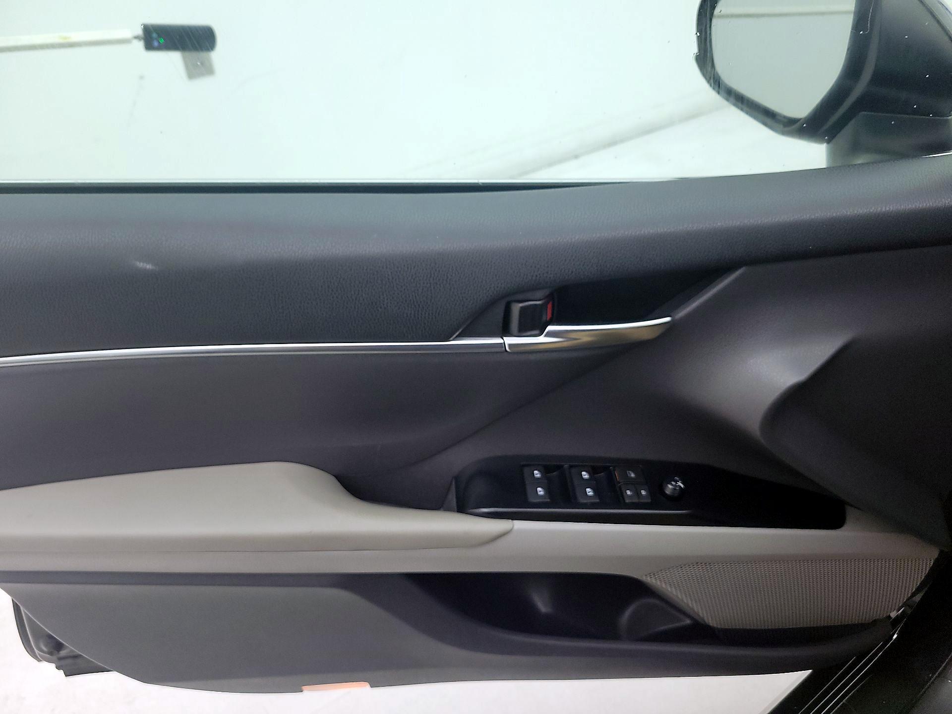 Thumbnail: 2019 Toyota Camry - 12