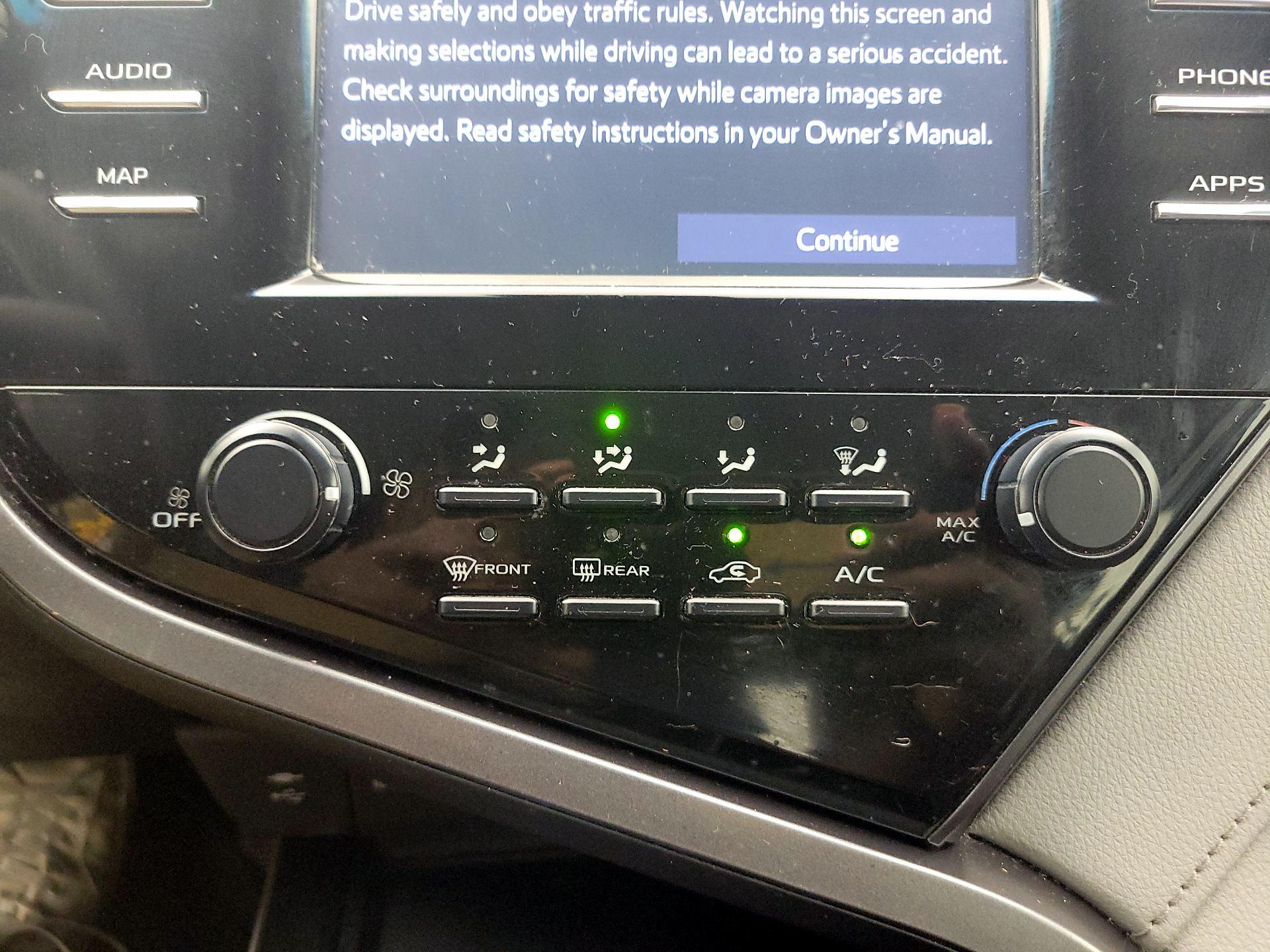 Thumbnail: 2019 Toyota Camry - 16
