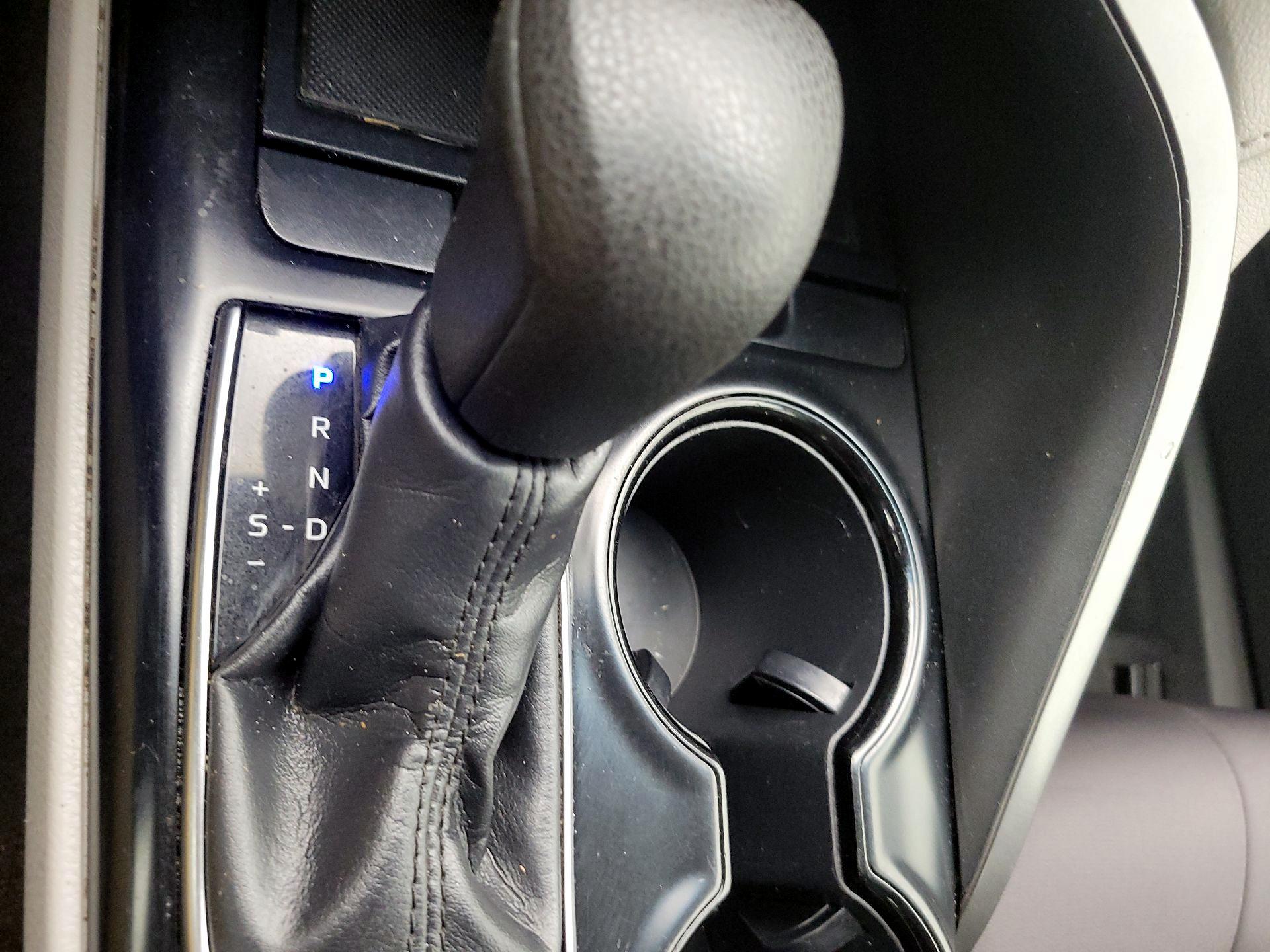 Thumbnail: 2019 Toyota Camry - 17
