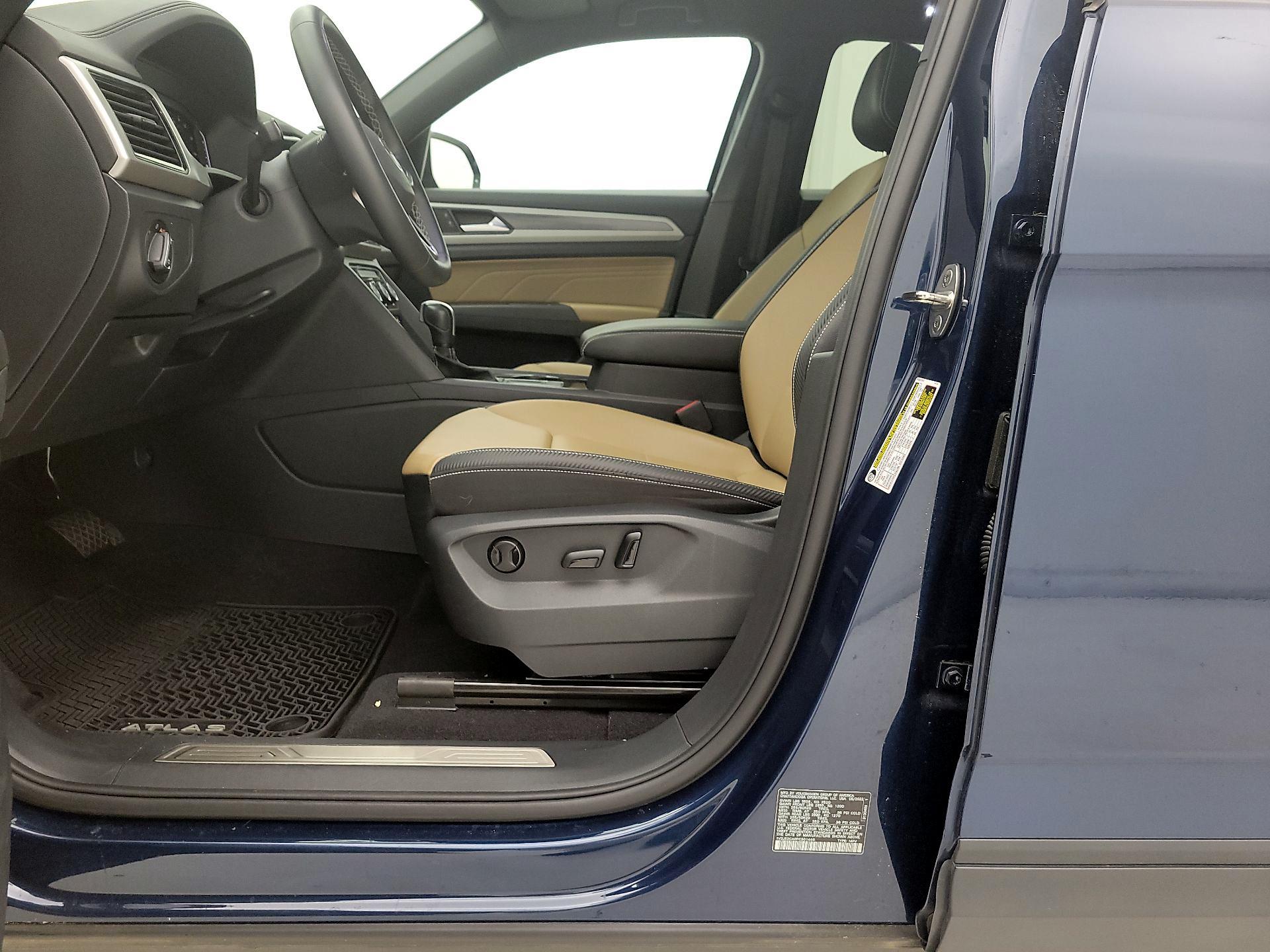 Thumbnail: 2023 Volkswagen Atlas - 11