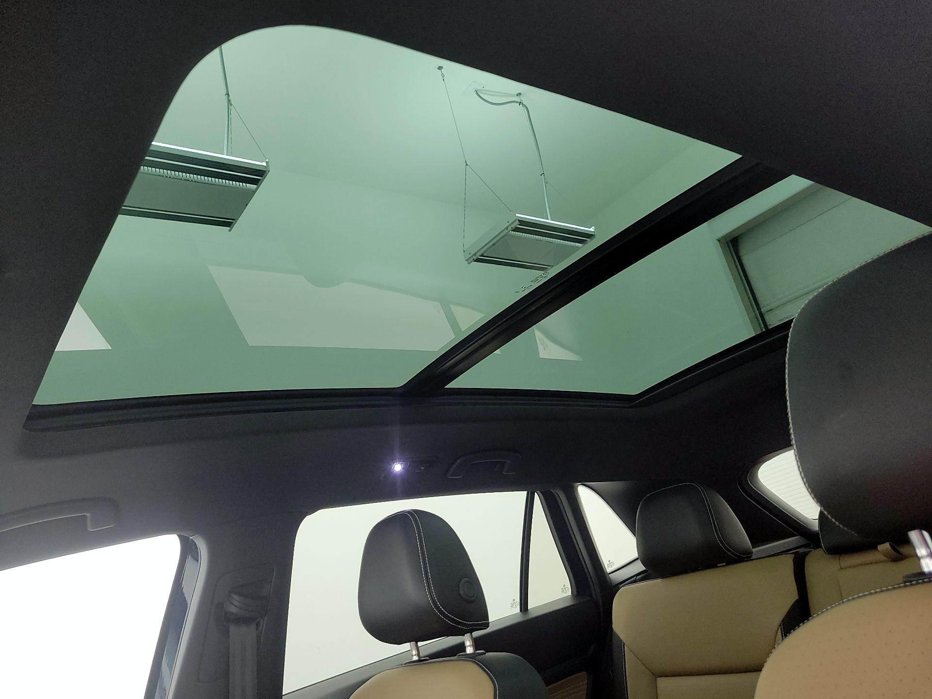 Thumbnail: 2023 Volkswagen Atlas - 19