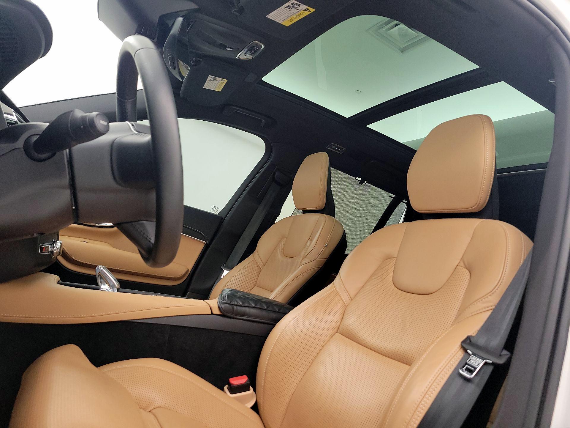 Thumbnail: 2022 Volvo XC90 - 20