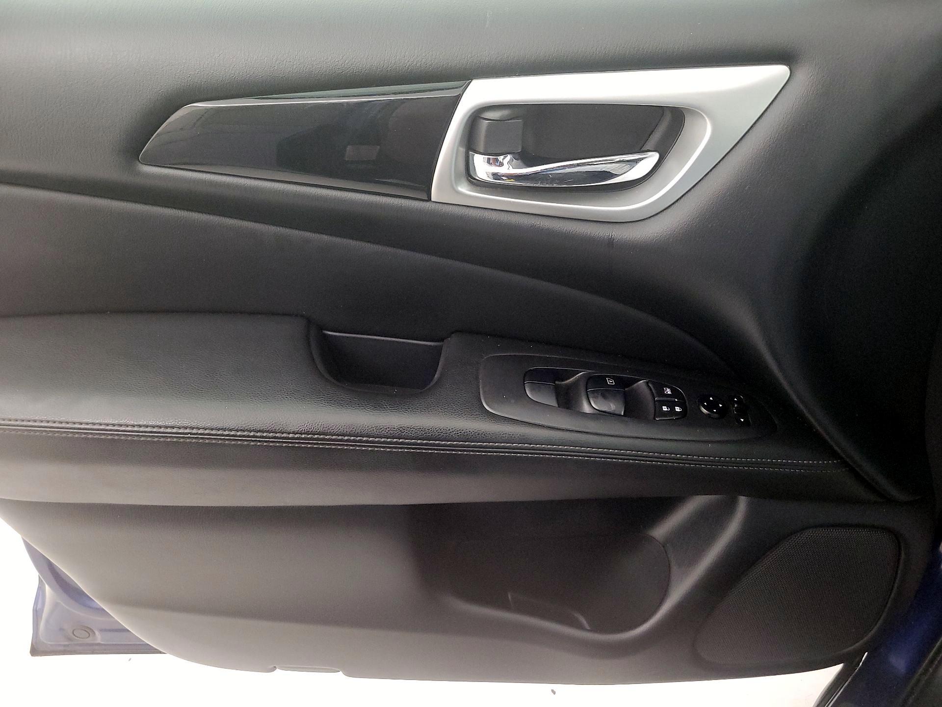 Thumbnail: 2019 Nissan Pathfinder - 12