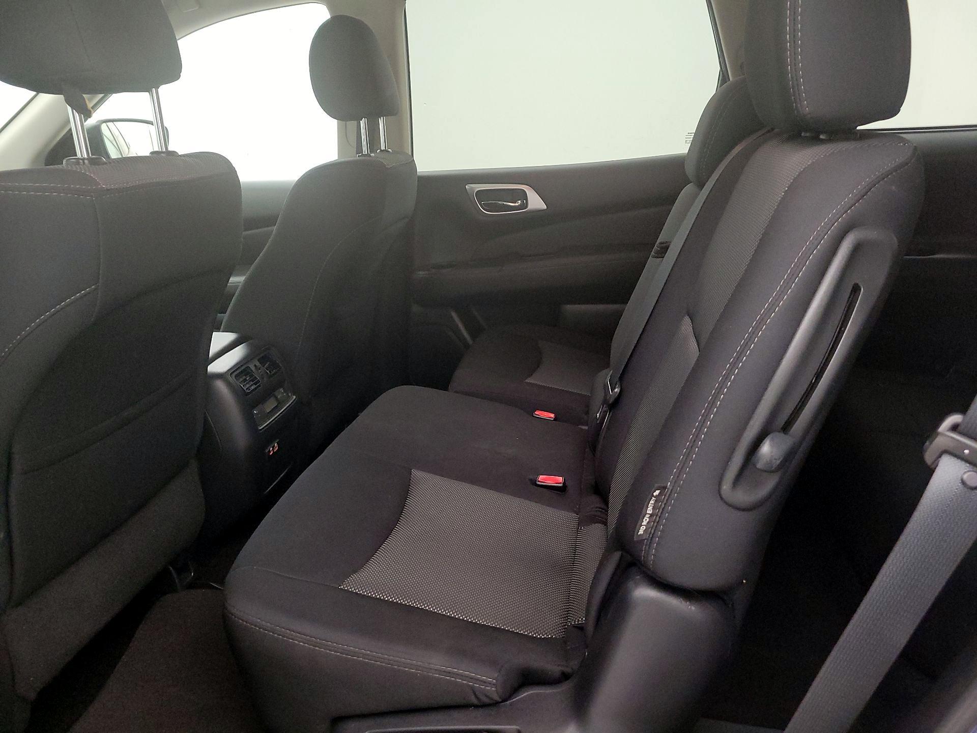 Thumbnail: 2019 Nissan Pathfinder - 19