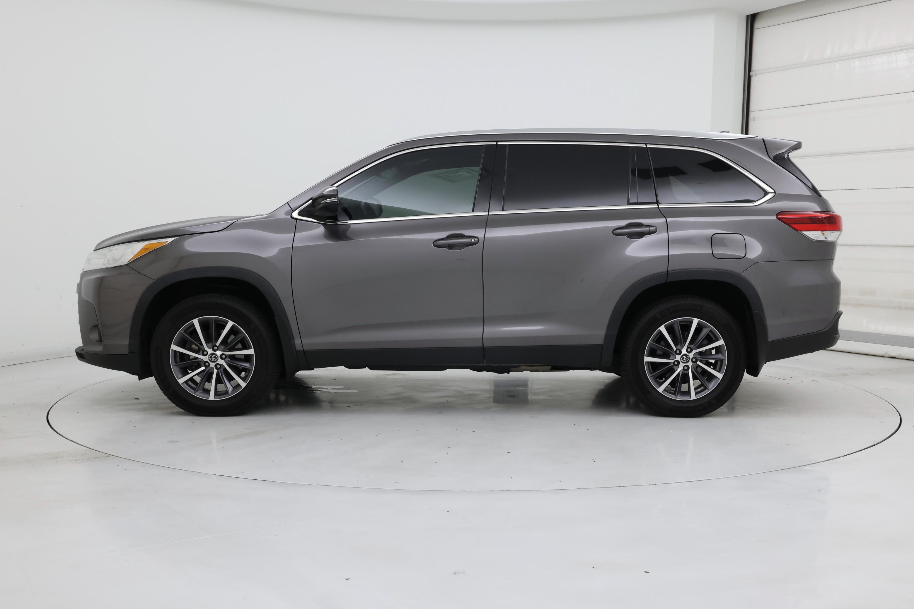 Thumbnail: 2019 Toyota Highlander - 3