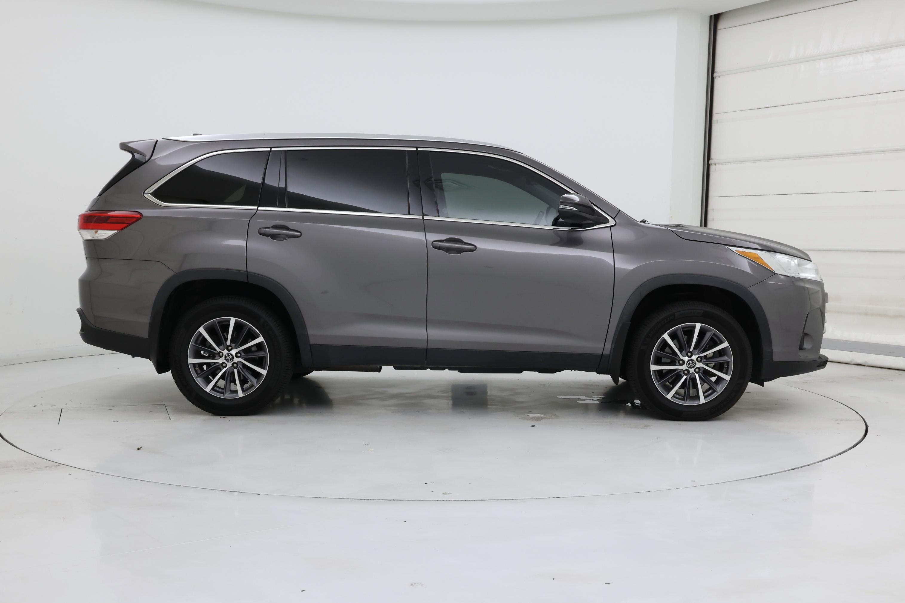 Thumbnail: 2019 Toyota Highlander - 7