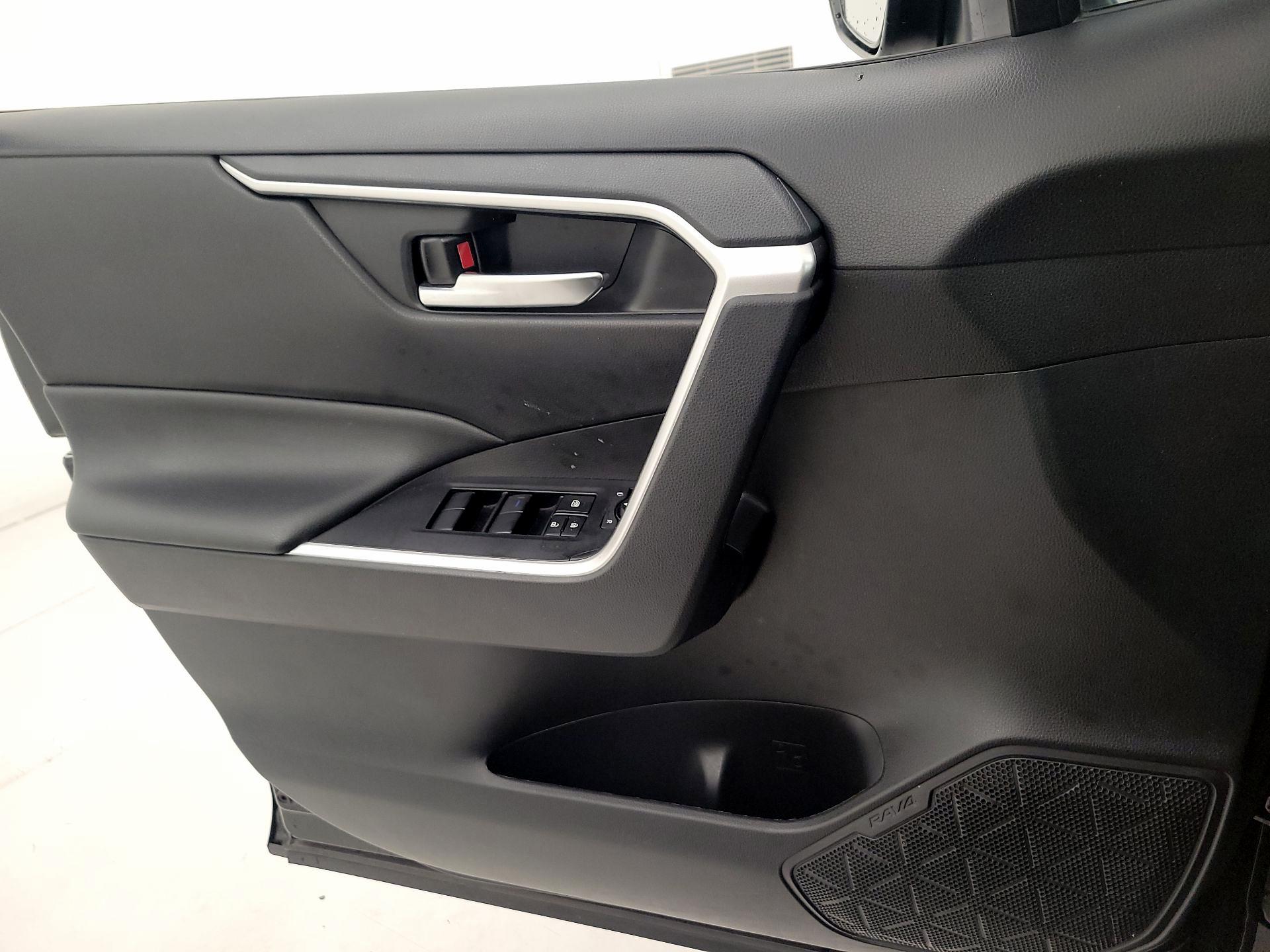 Thumbnail: 2021 Toyota RAV4 - 12