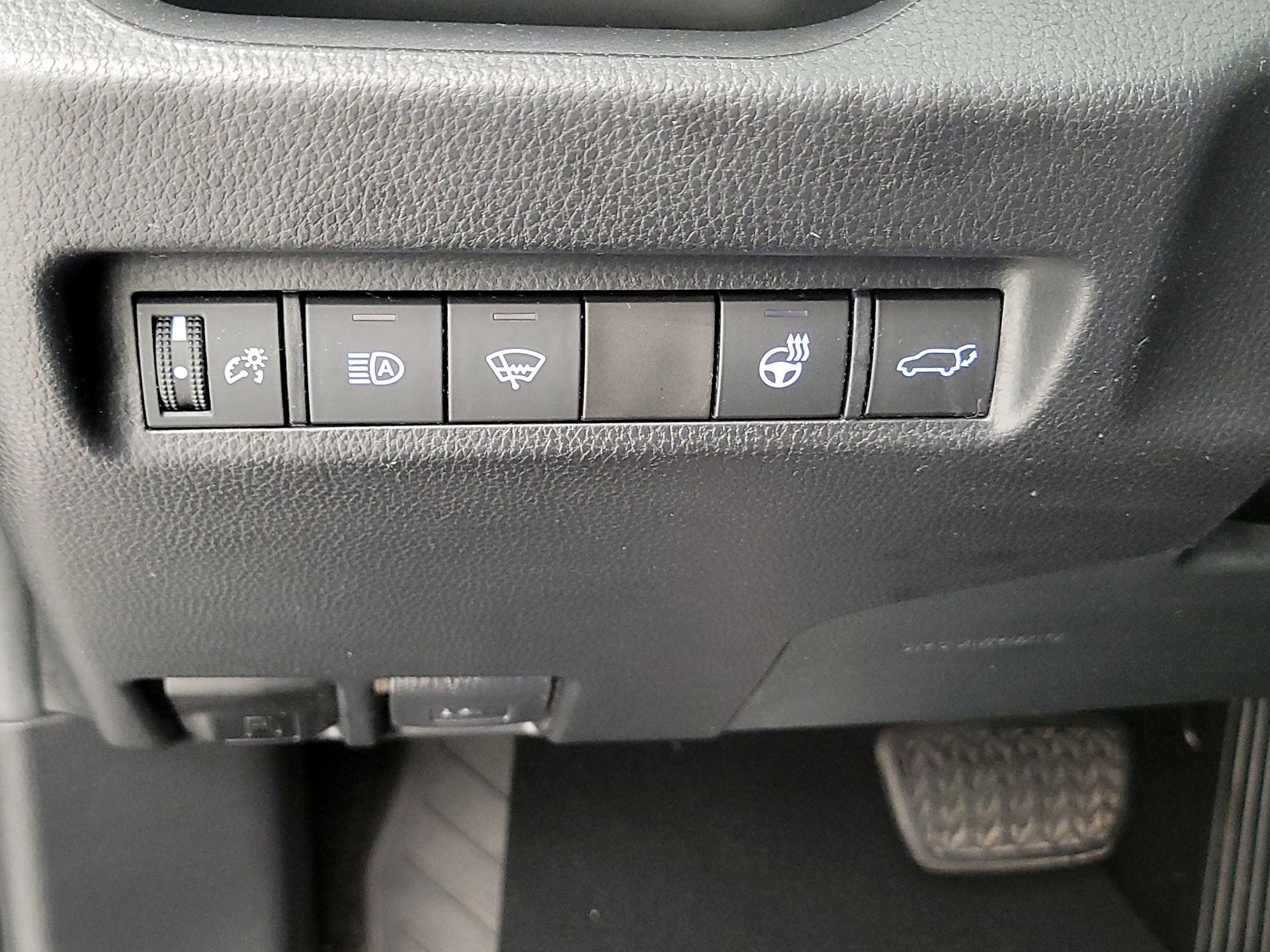 Thumbnail: 2021 Toyota RAV4 - 13