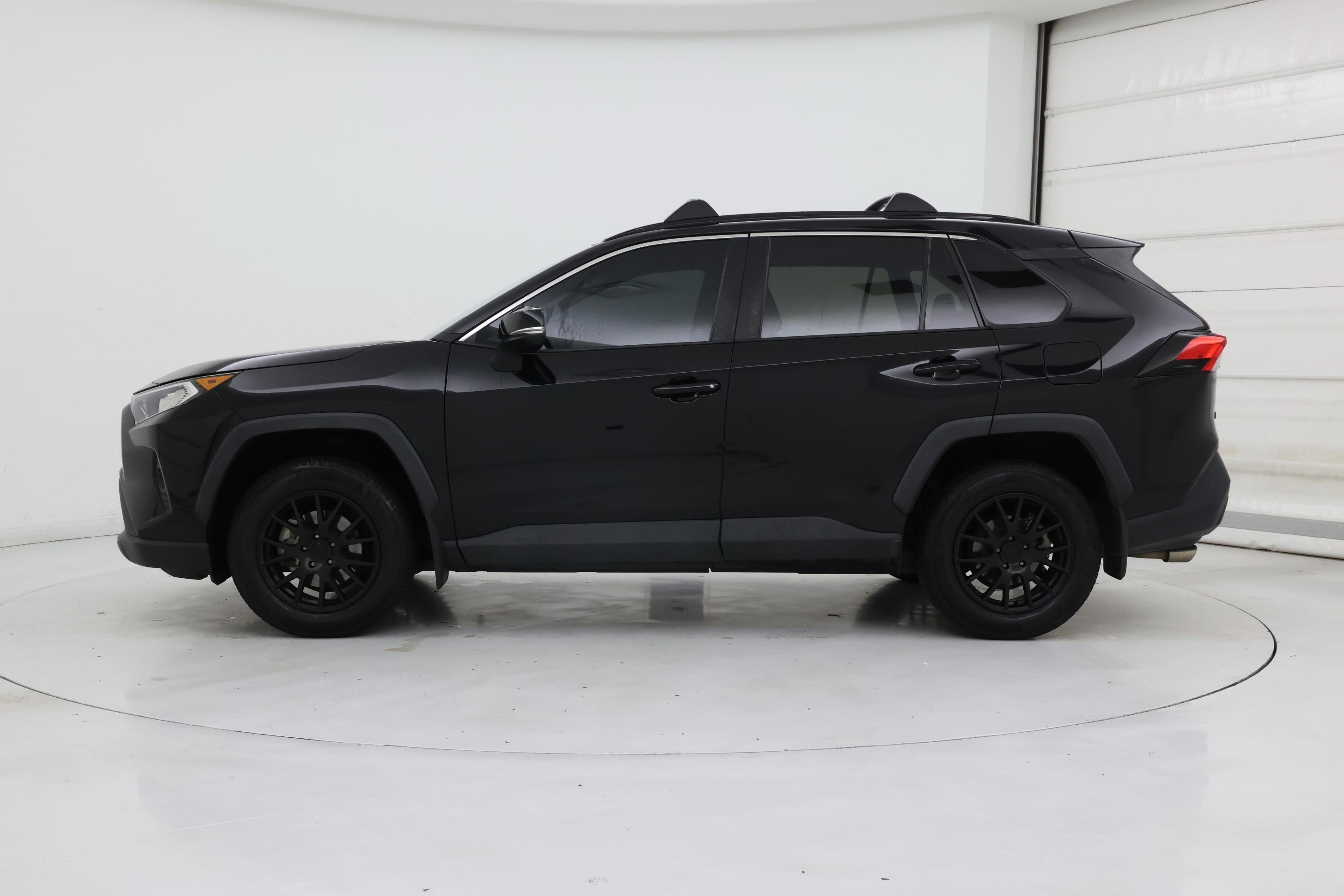 Thumbnail: 2021 Toyota RAV4 - 3