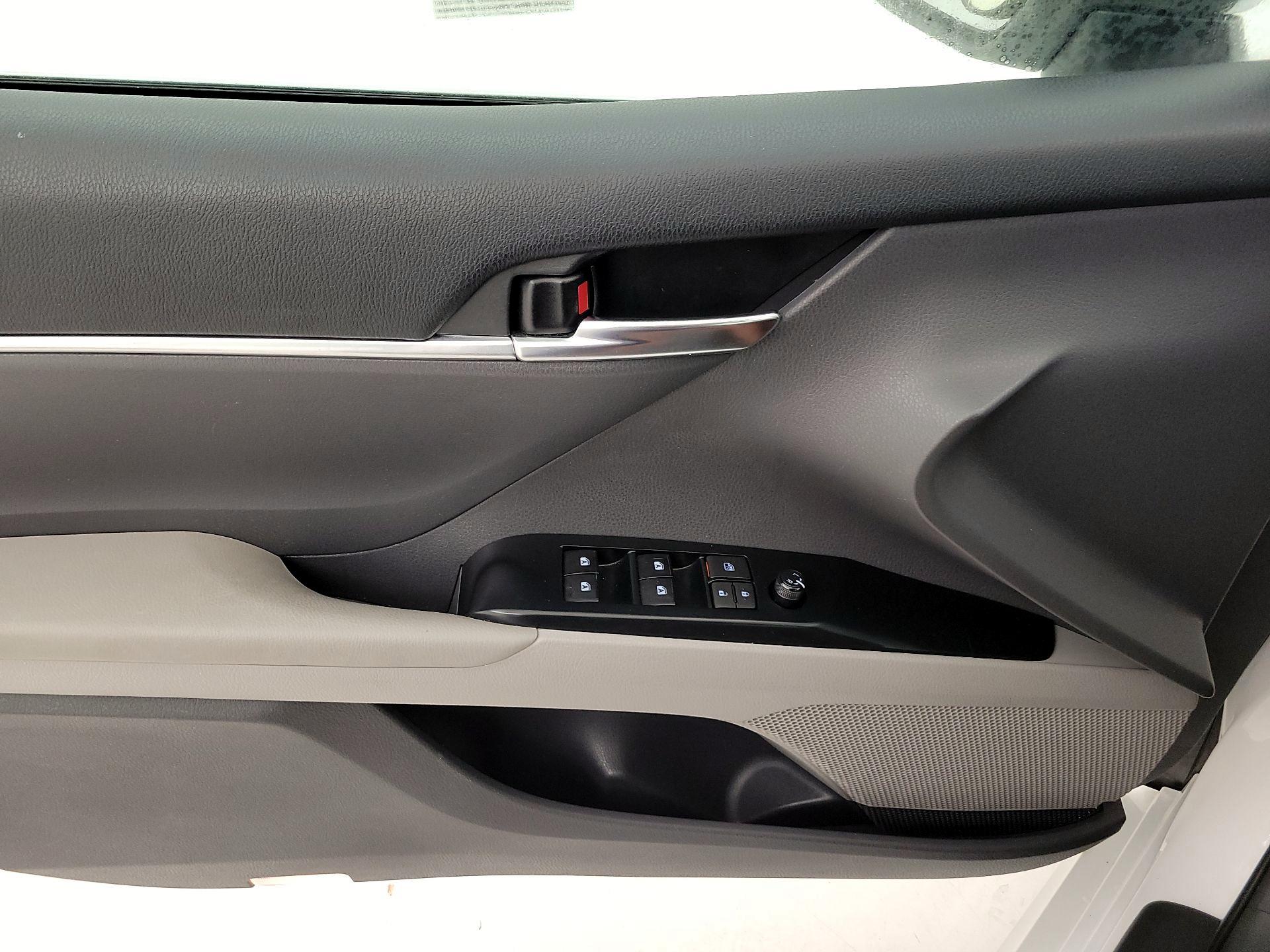 Thumbnail: 2019 Toyota Camry - 12