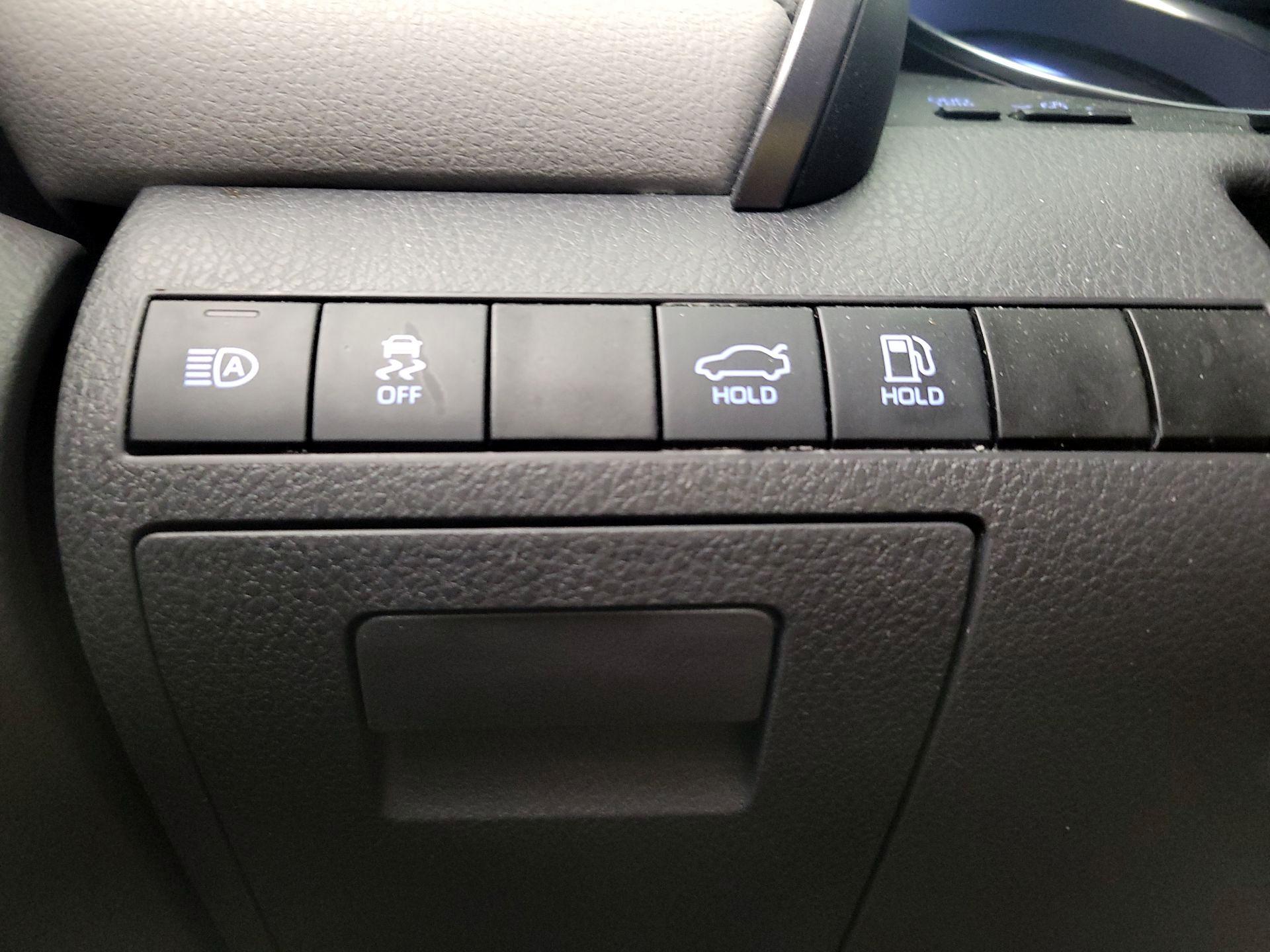 Thumbnail: 2019 Toyota Camry - 13