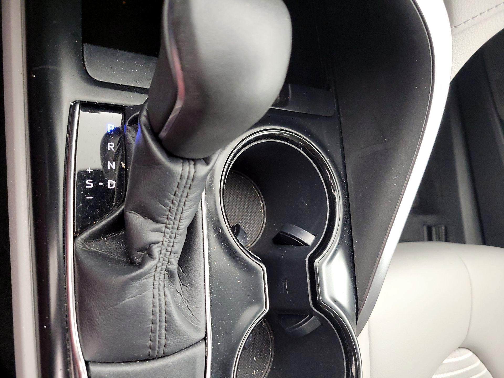 Thumbnail: 2019 Toyota Camry - 17