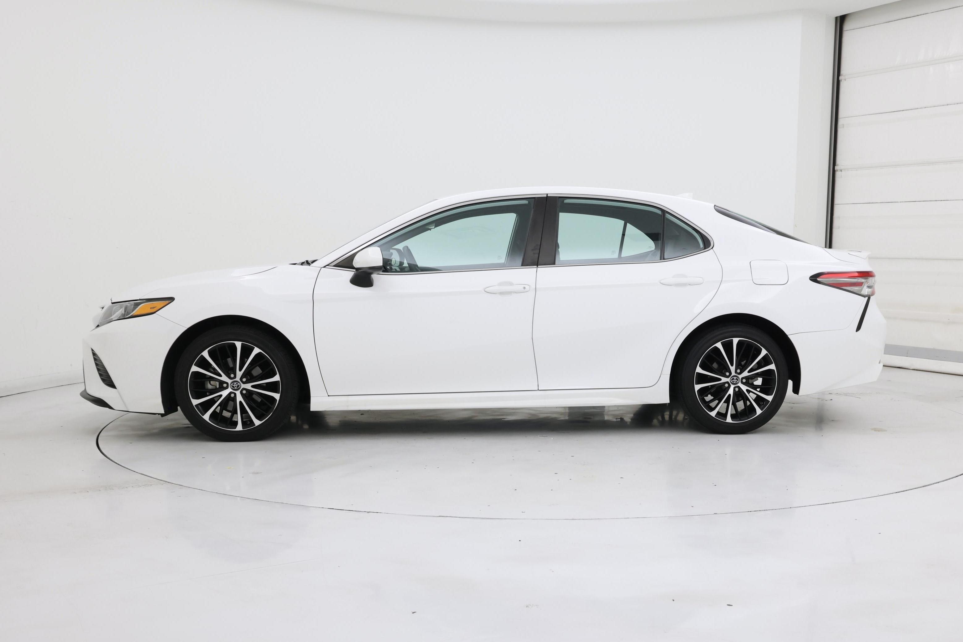 Thumbnail: 2019 Toyota Camry - 3