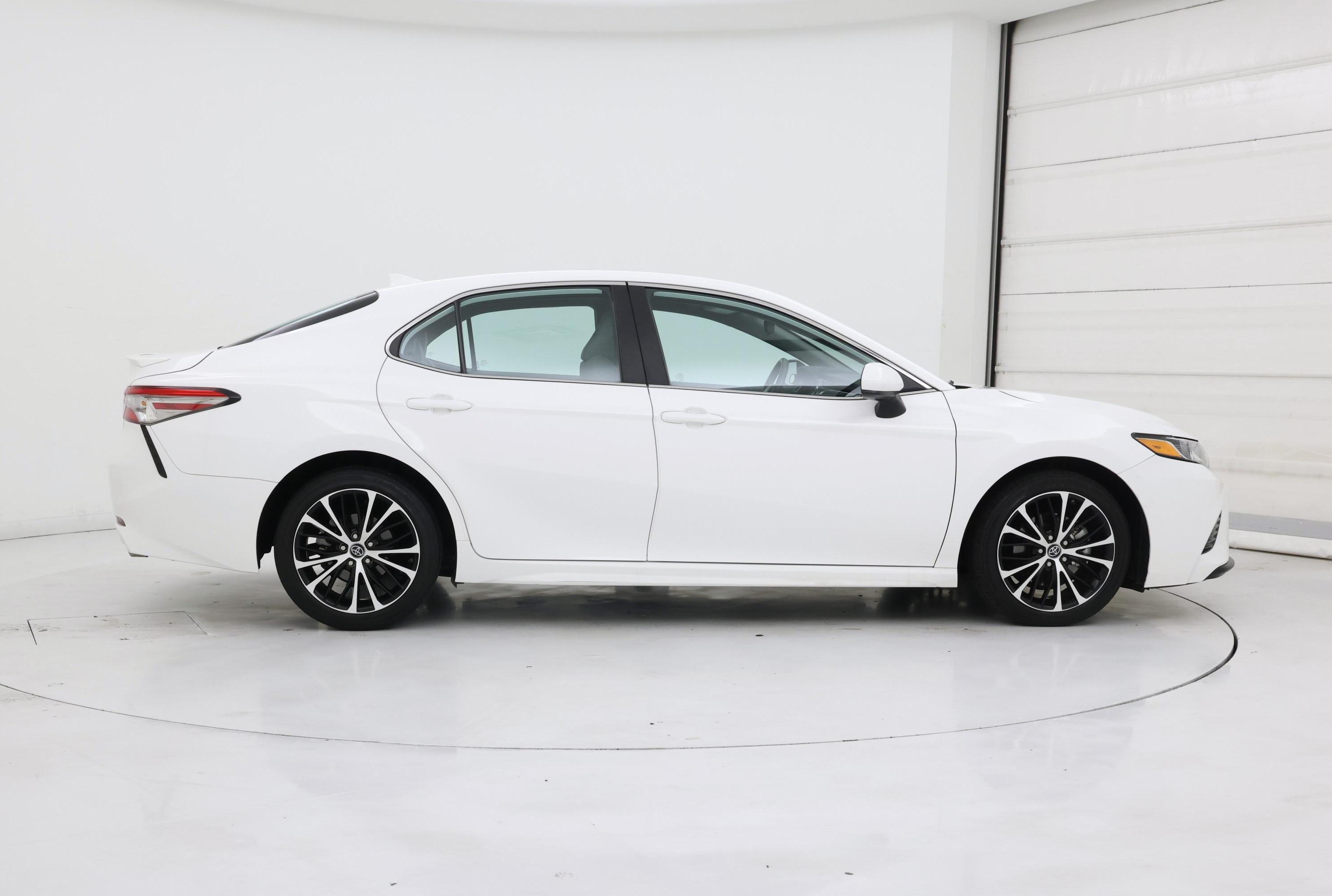 Thumbnail: 2019 Toyota Camry - 7