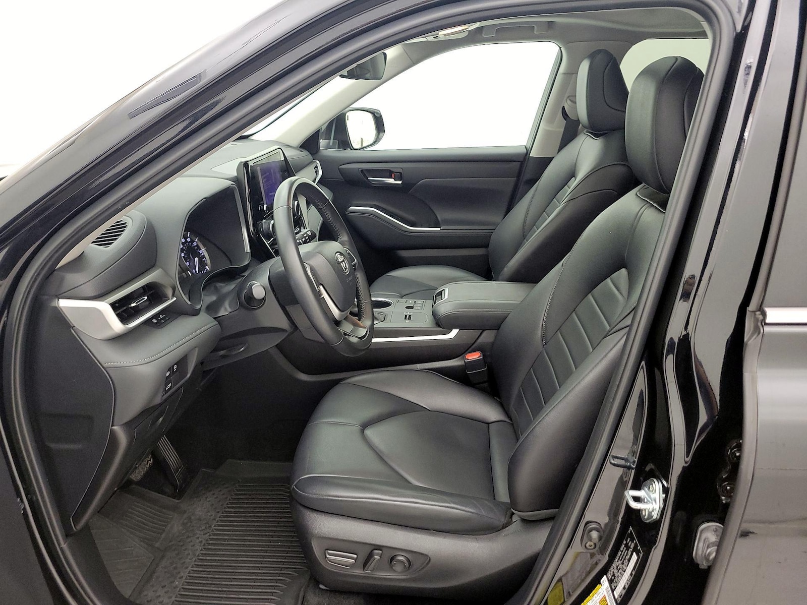 2024 Toyota Highlander XLE - Photo 12