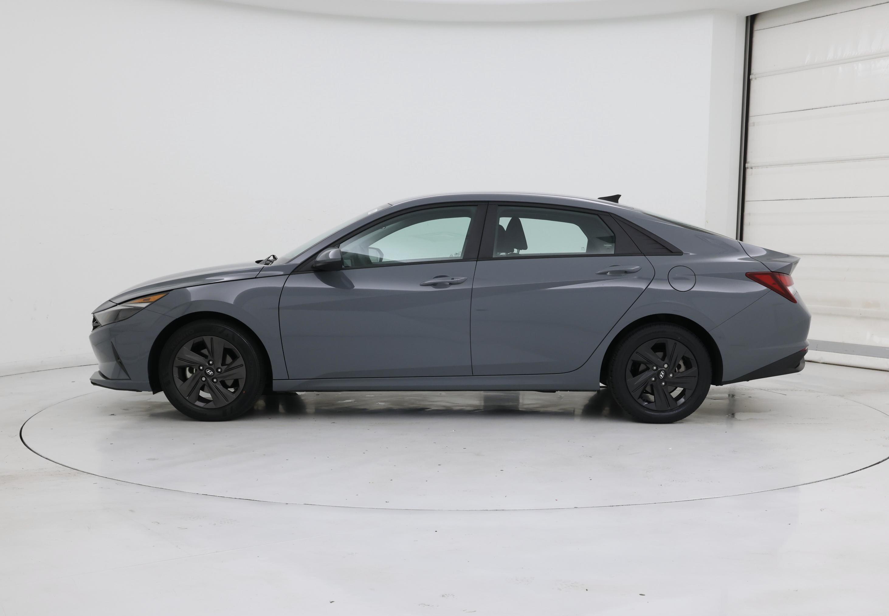 Thumbnail: 2022 Hyundai Elantra - 3