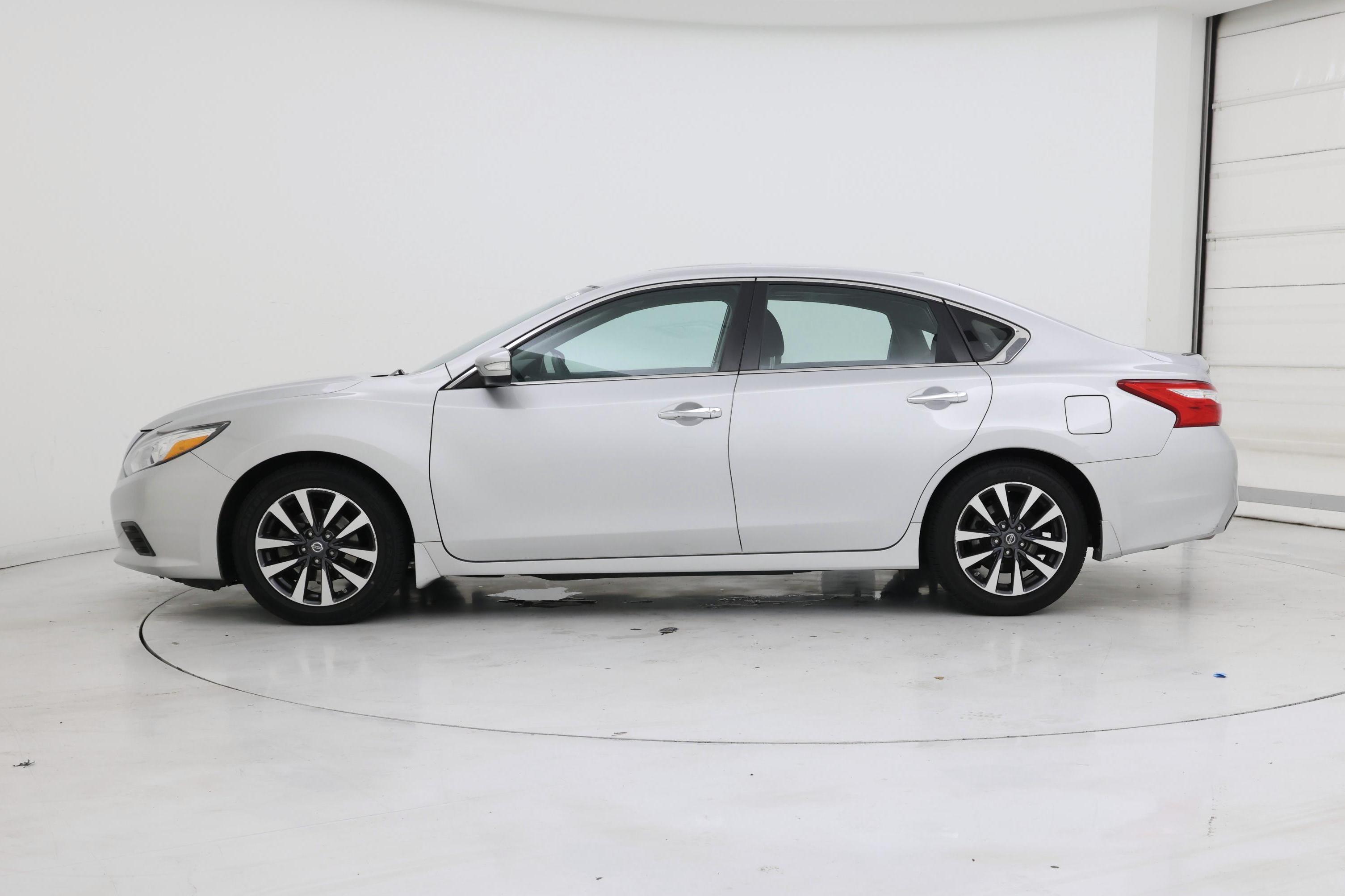 Thumbnail: 2017 Nissan Altima - 3