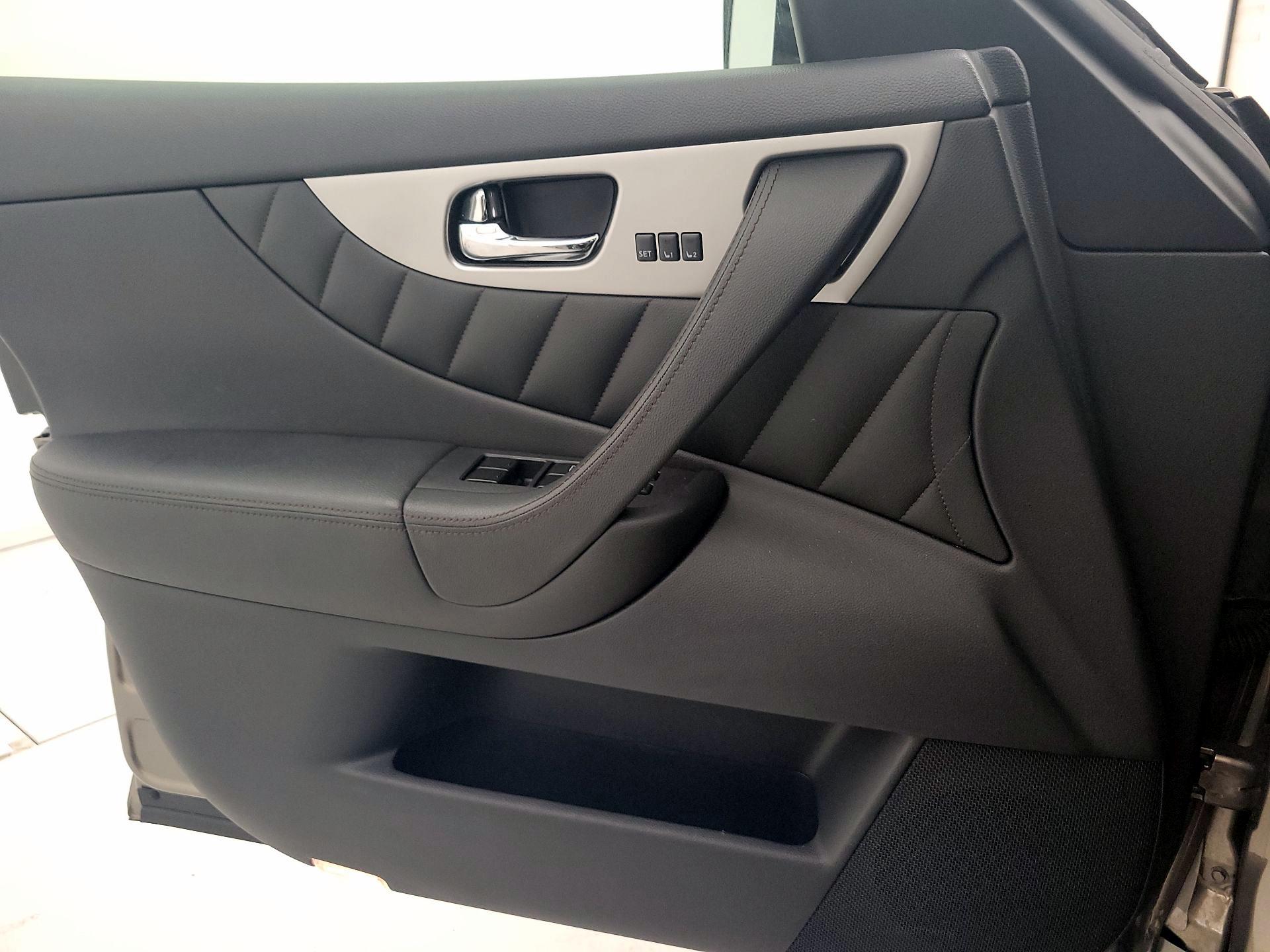 Thumbnail: 2015 INFINITI QX70 - 12