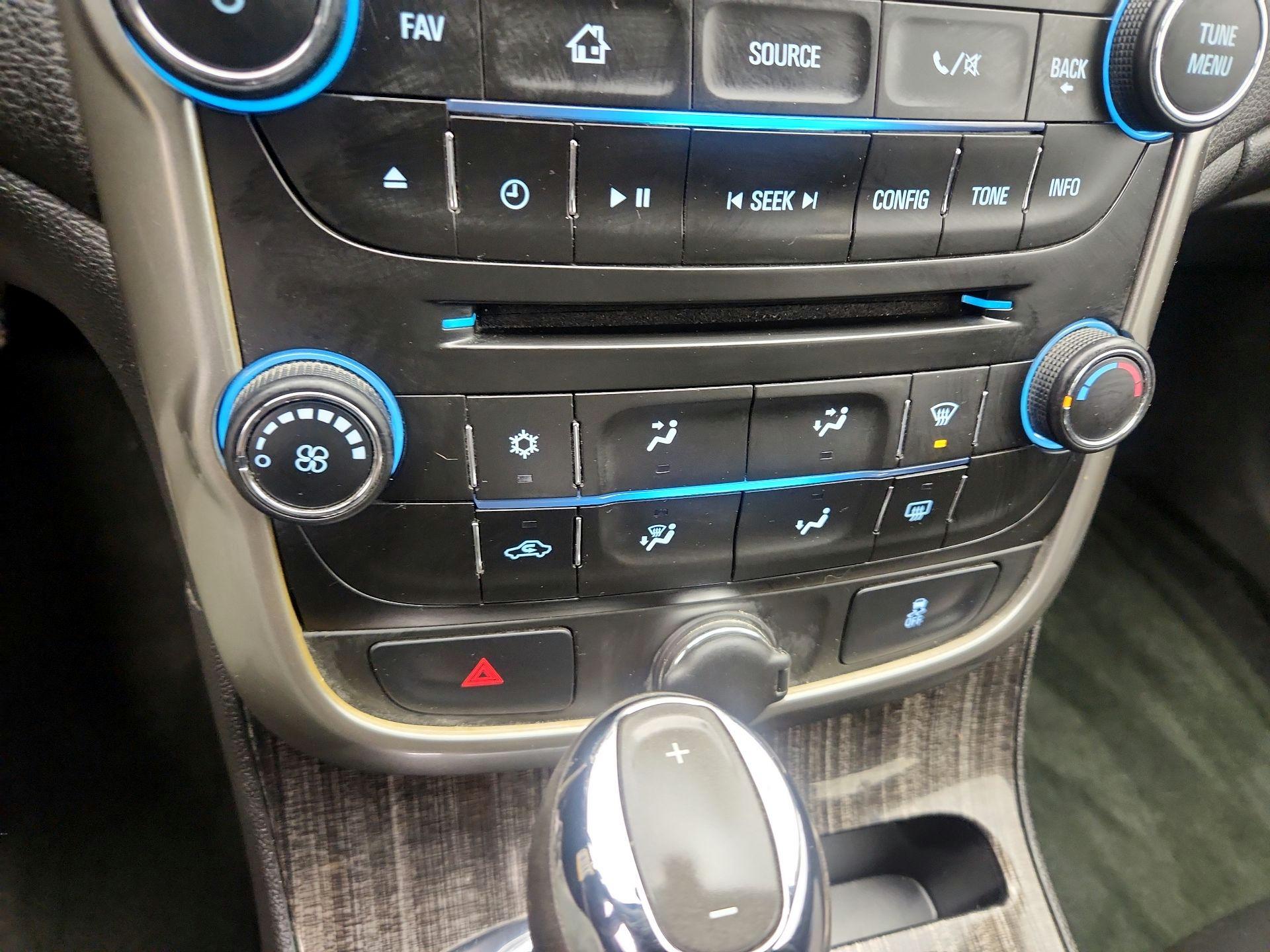 Thumbnail: 2016 Chevrolet Malibu - 16