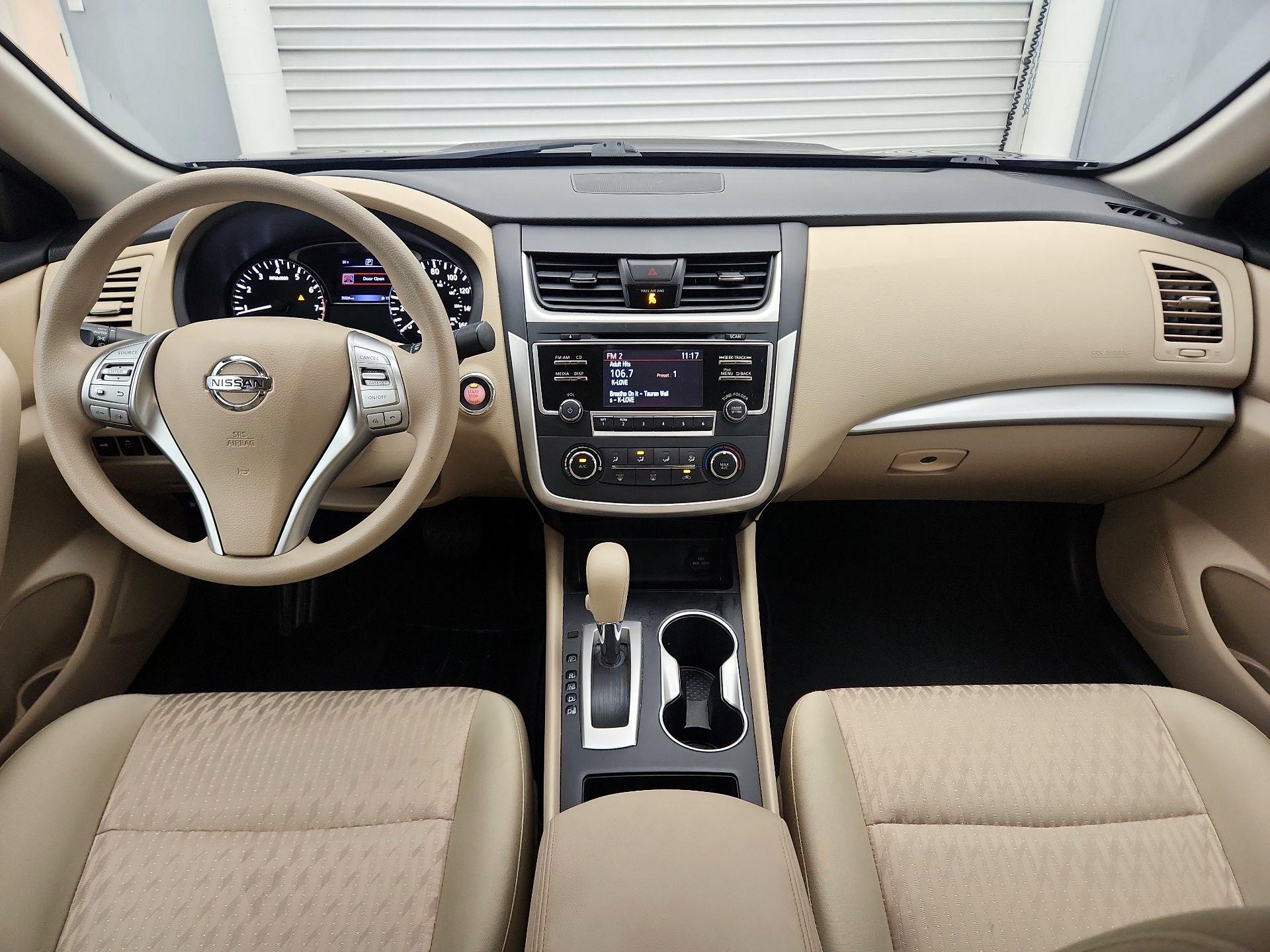 Thumbnail: 2017 Nissan Altima - 9