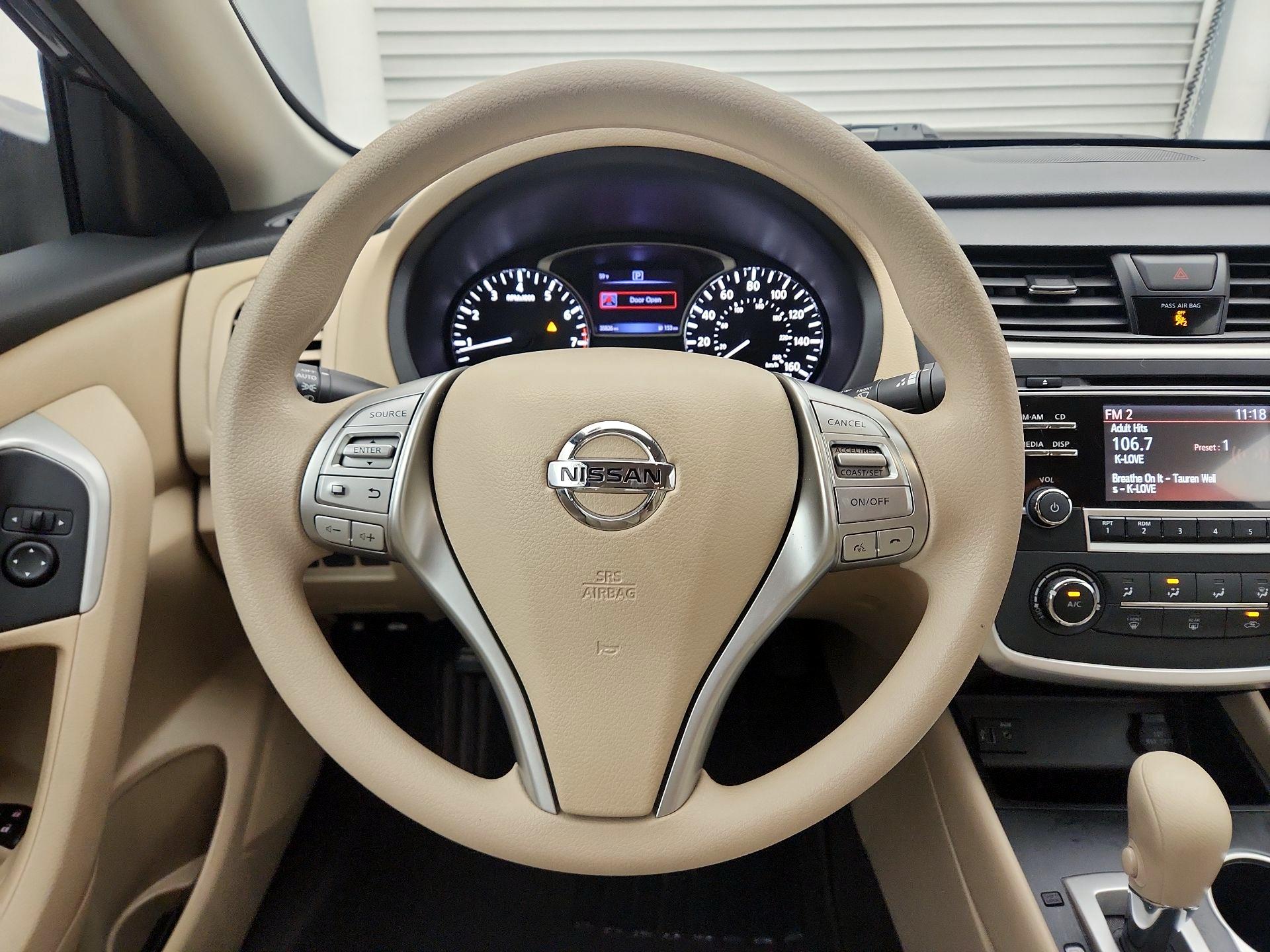 Thumbnail: 2017 Nissan Altima - 10