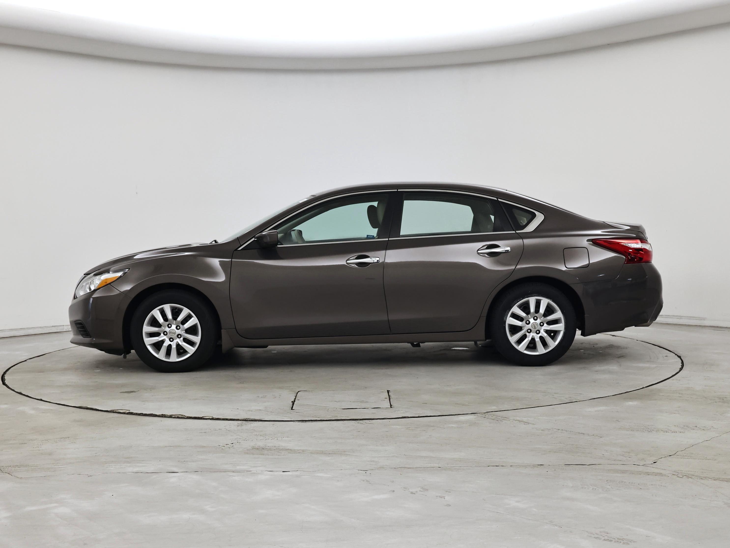 Thumbnail: 2017 Nissan Altima - 3