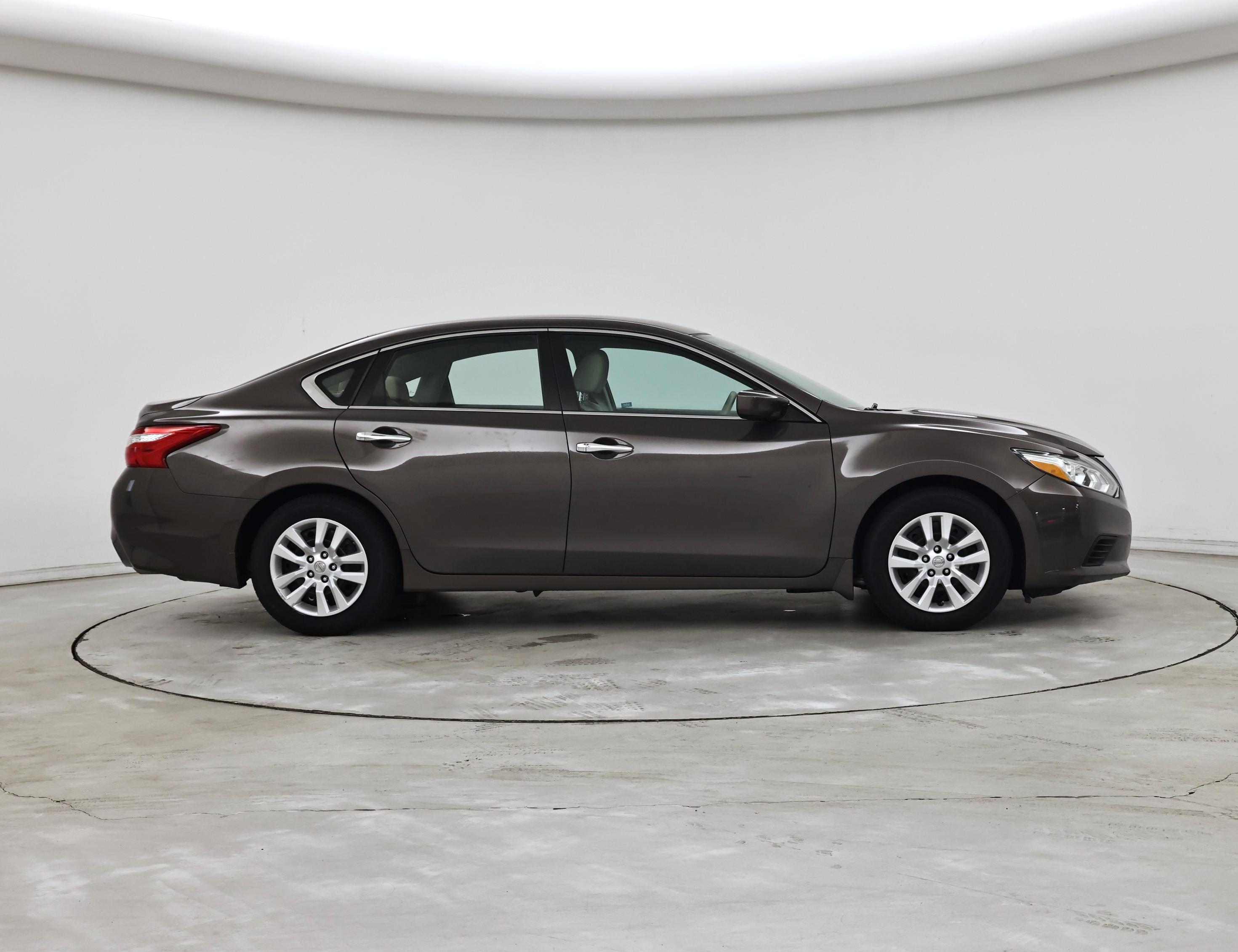 Thumbnail: 2017 Nissan Altima - 7