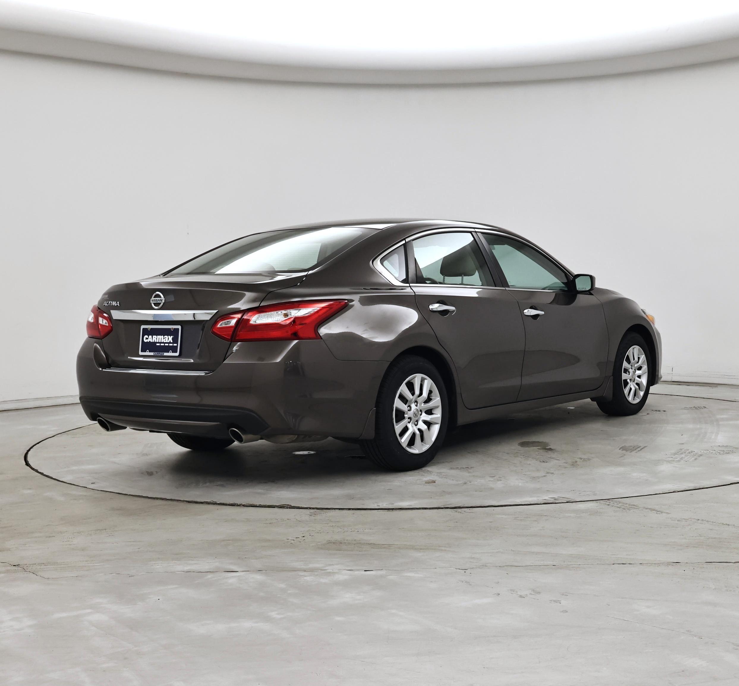 Thumbnail: 2017 Nissan Altima - 8