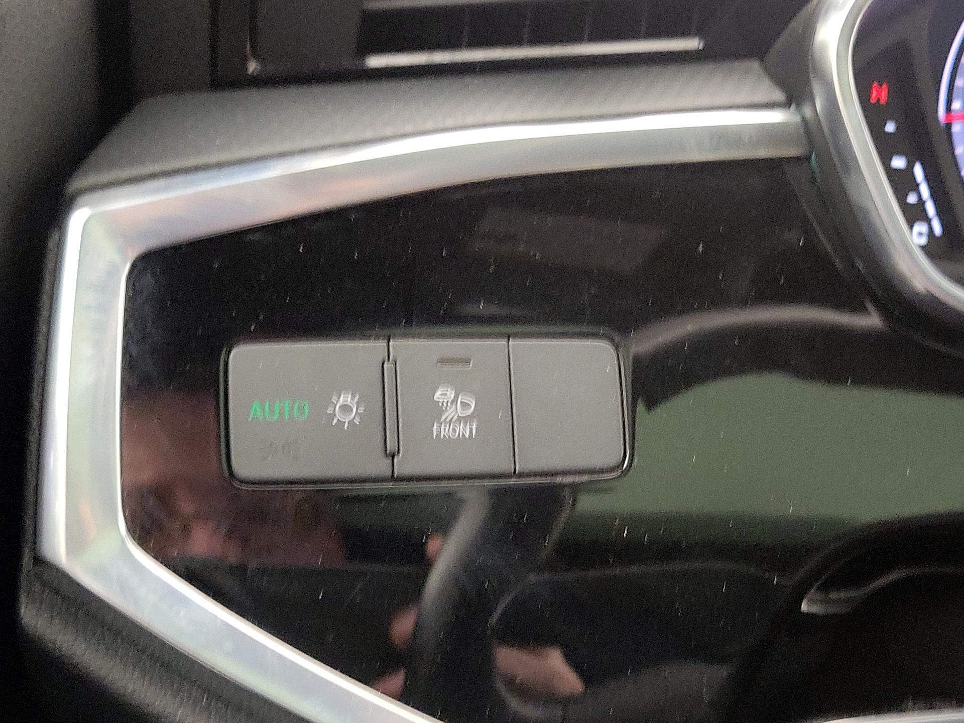 Thumbnail: 2020 Audi Q3 - 13