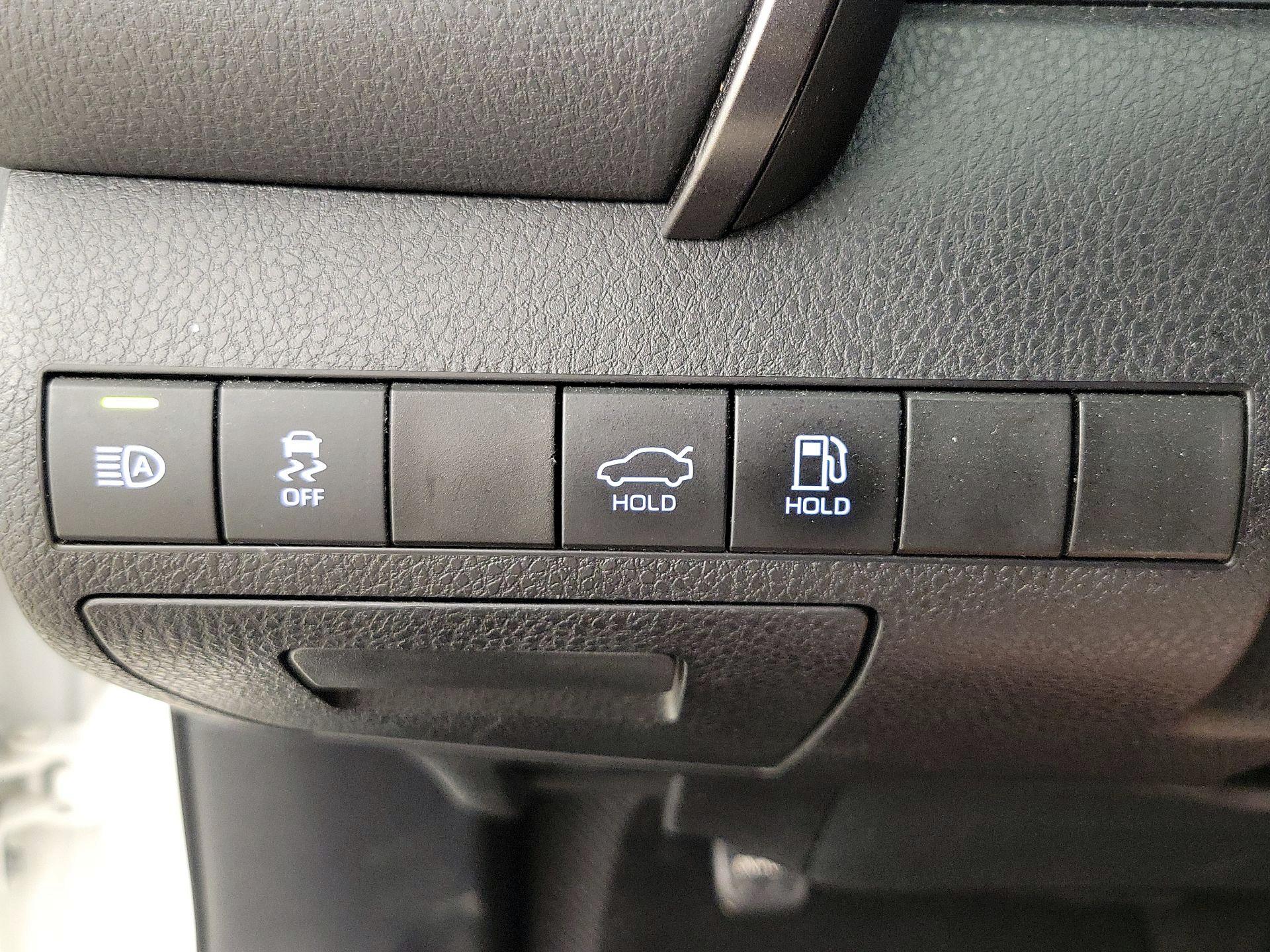 Thumbnail: 2019 Toyota Camry - 13