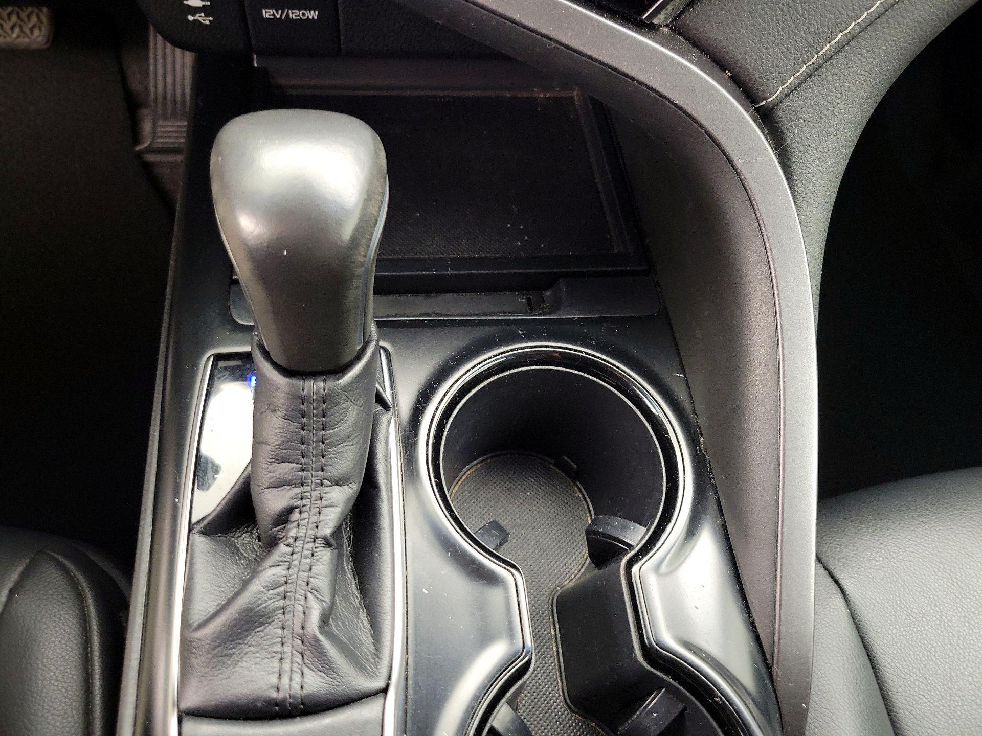 Thumbnail: 2019 Toyota Camry - 17