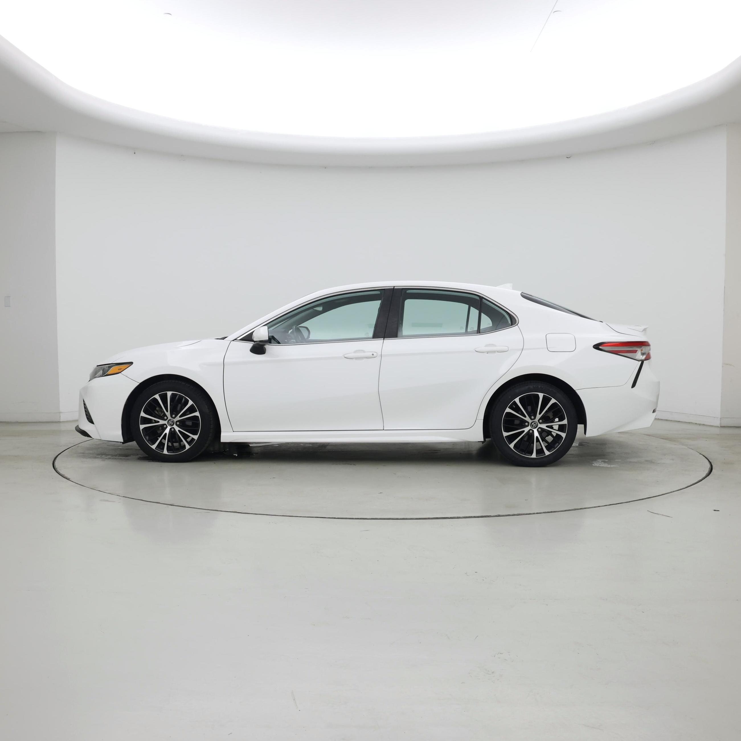 Thumbnail: 2019 Toyota Camry - 3