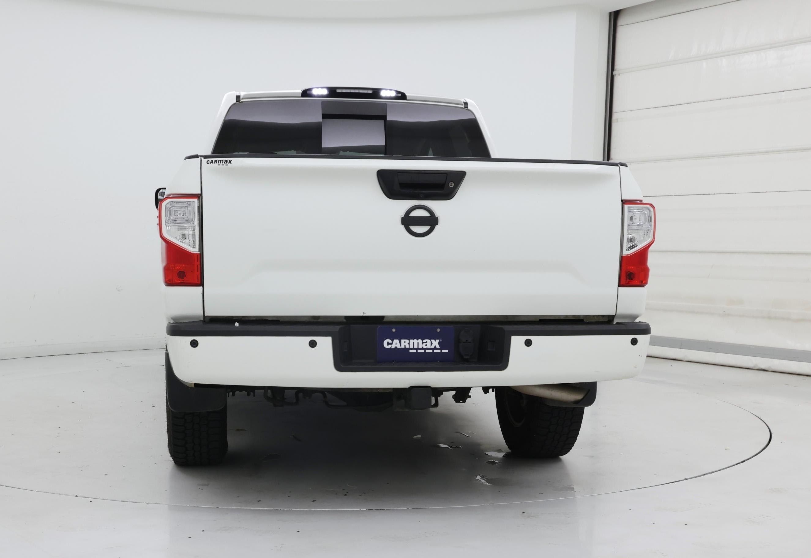 Thumbnail: 2017 Nissan Titan - 6