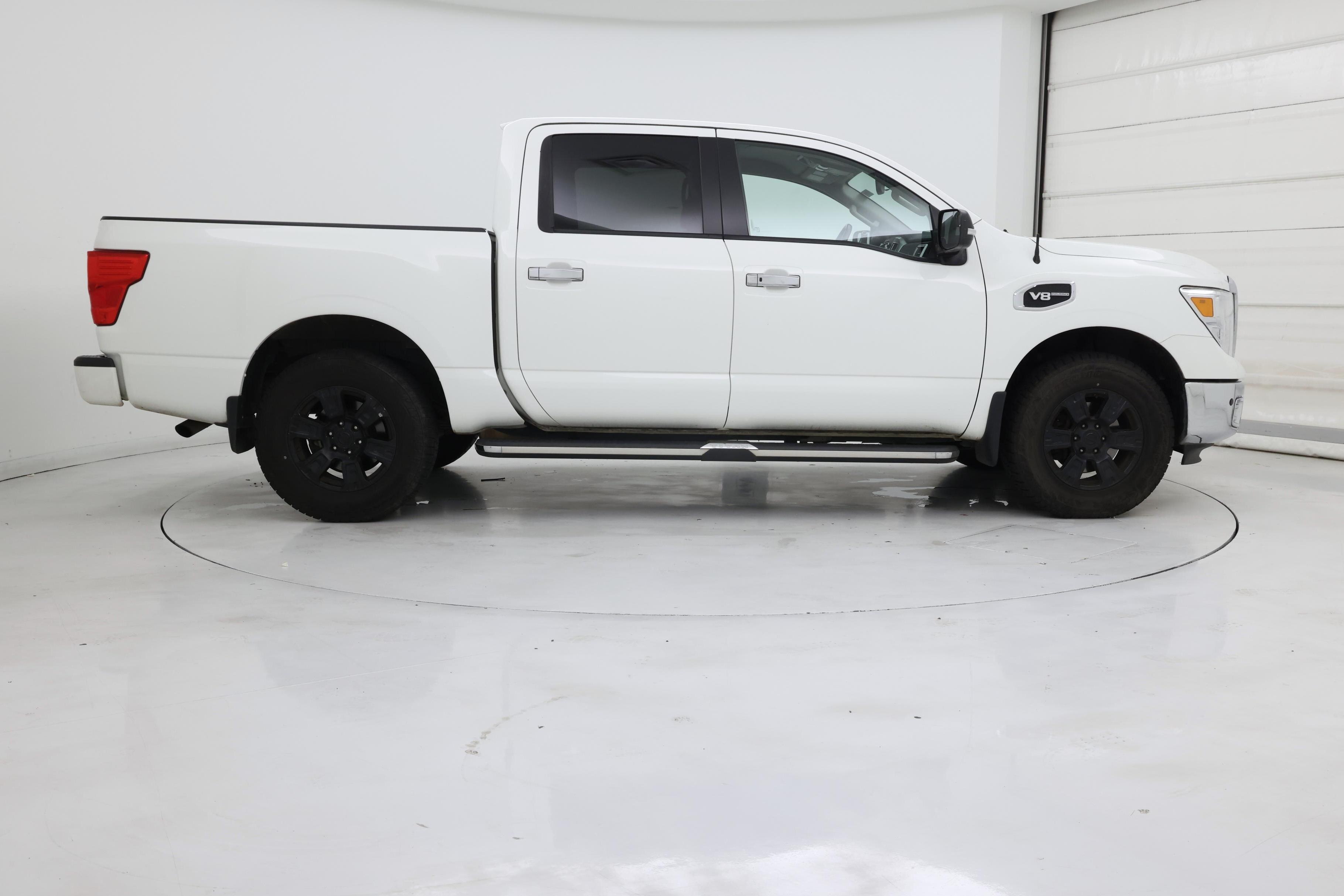 Thumbnail: 2017 Nissan Titan - 7