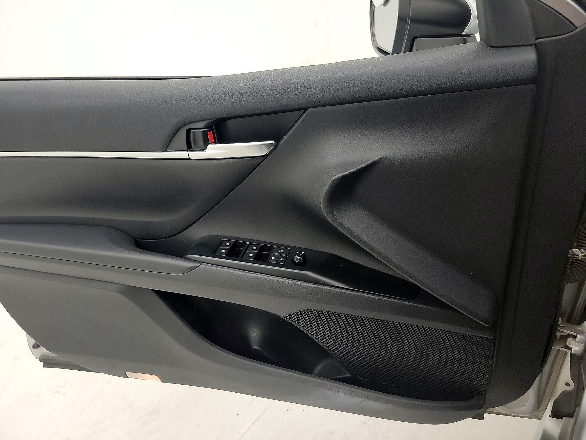 Thumbnail: 2019 Toyota Camry - 12