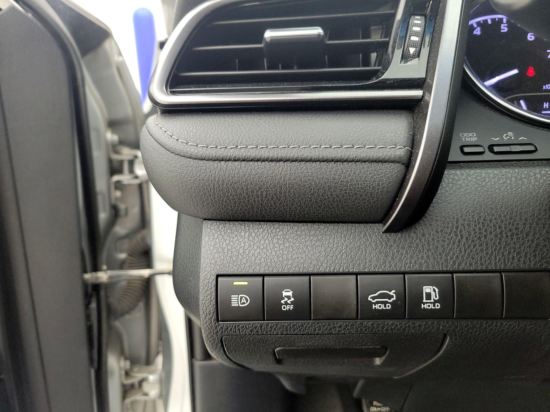 Thumbnail: 2019 Toyota Camry - 13