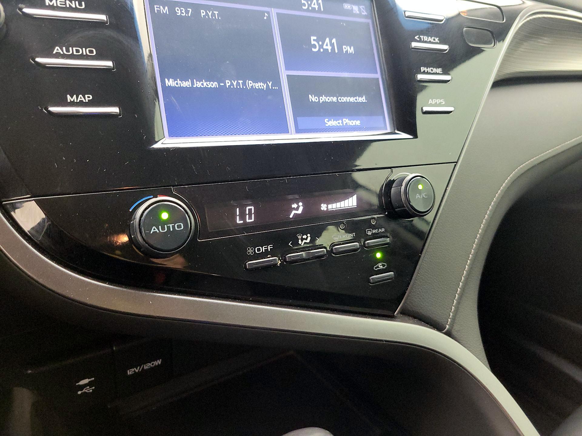 Thumbnail: 2019 Toyota Camry - 16