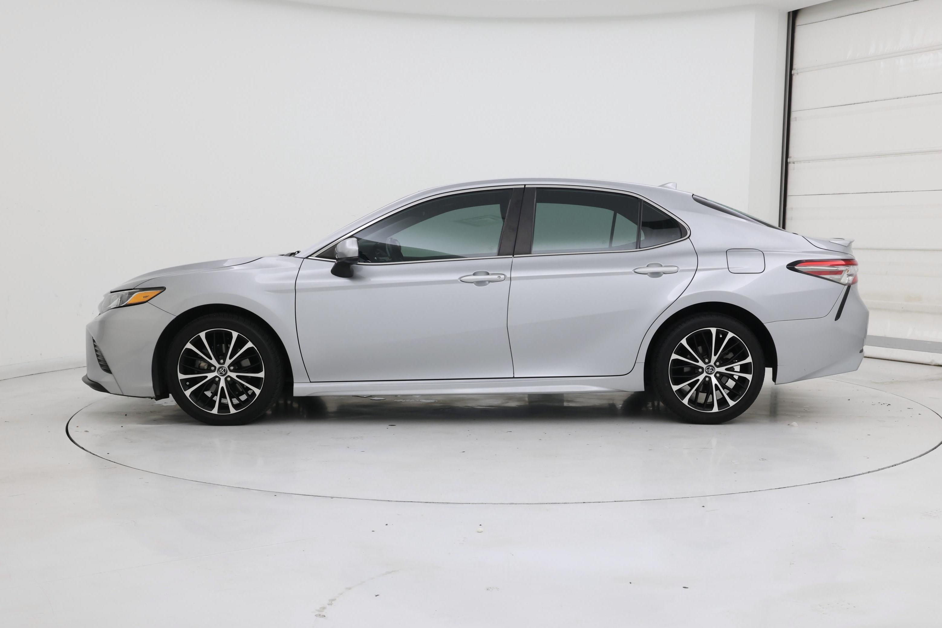 Thumbnail: 2019 Toyota Camry - 3