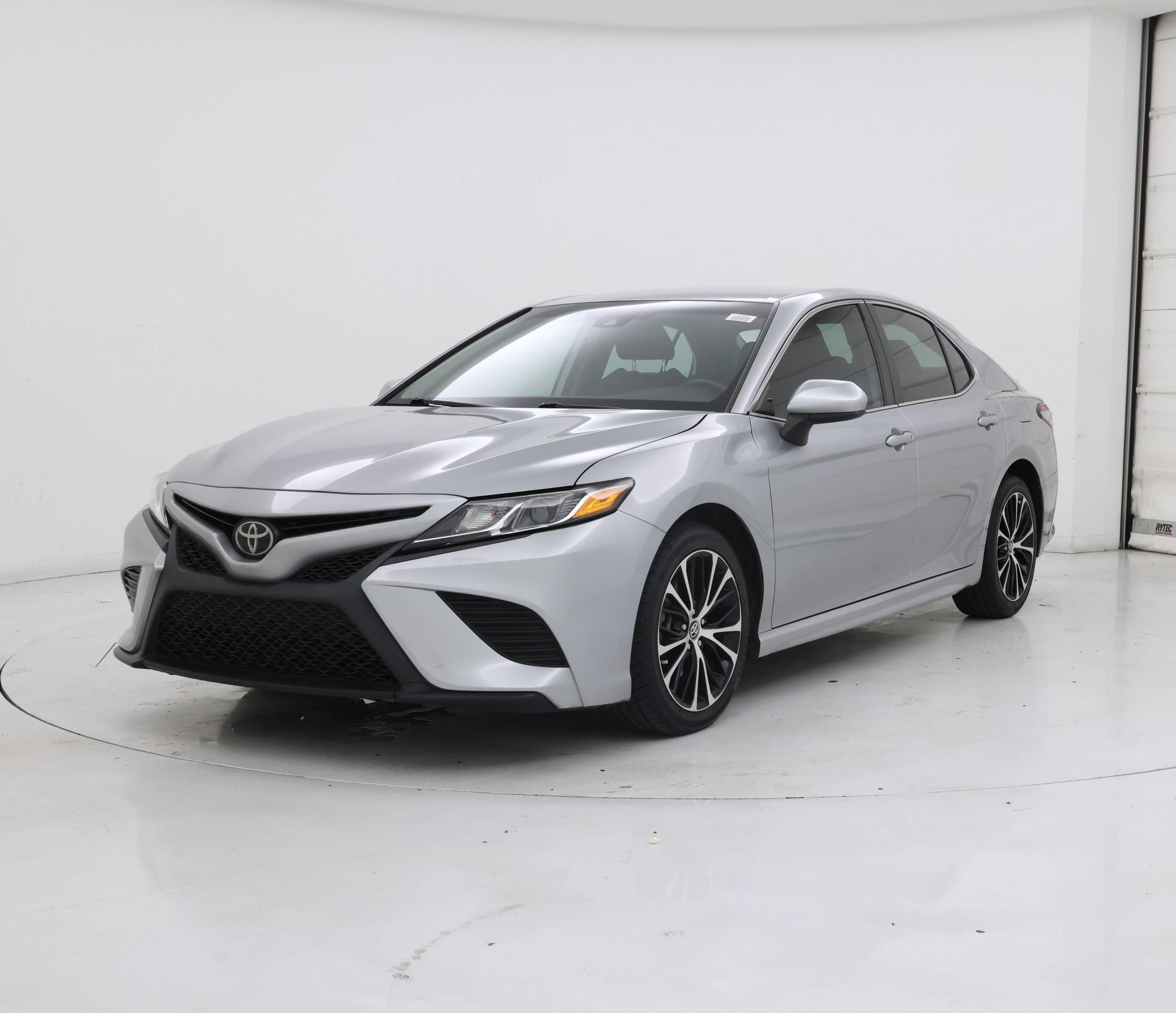 Thumbnail: 2019 Toyota Camry - 4
