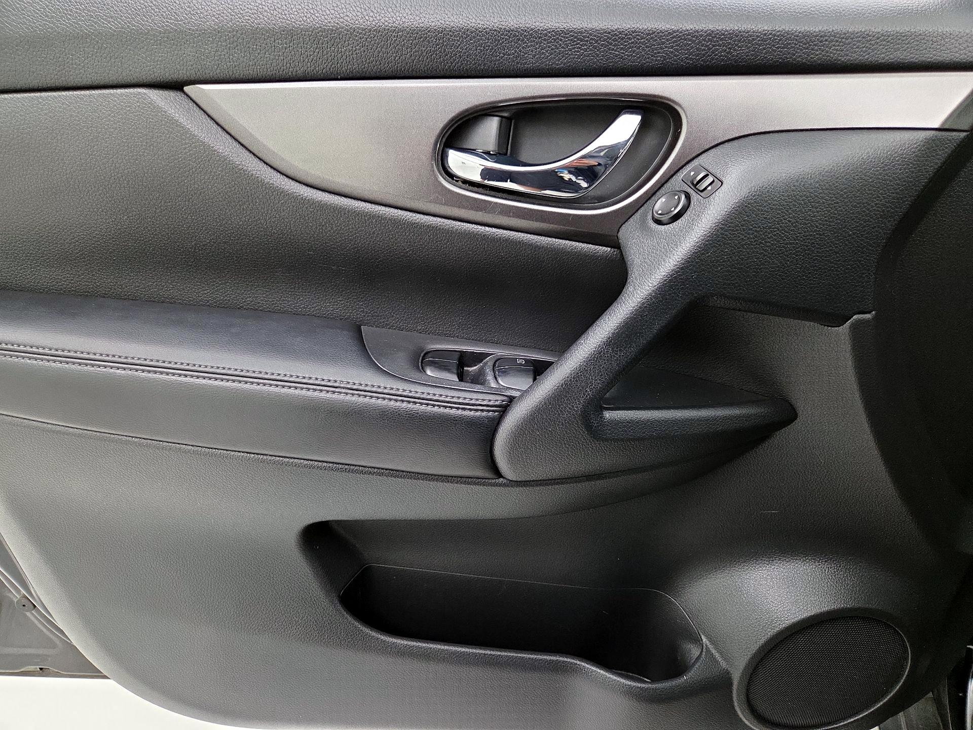 Thumbnail: 2016 Nissan Rogue - 12