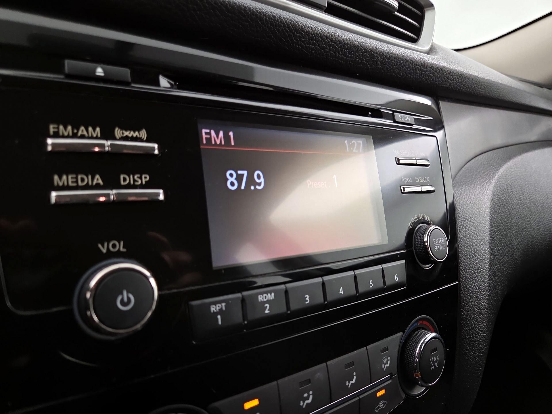 Thumbnail: 2016 Nissan Rogue - 15