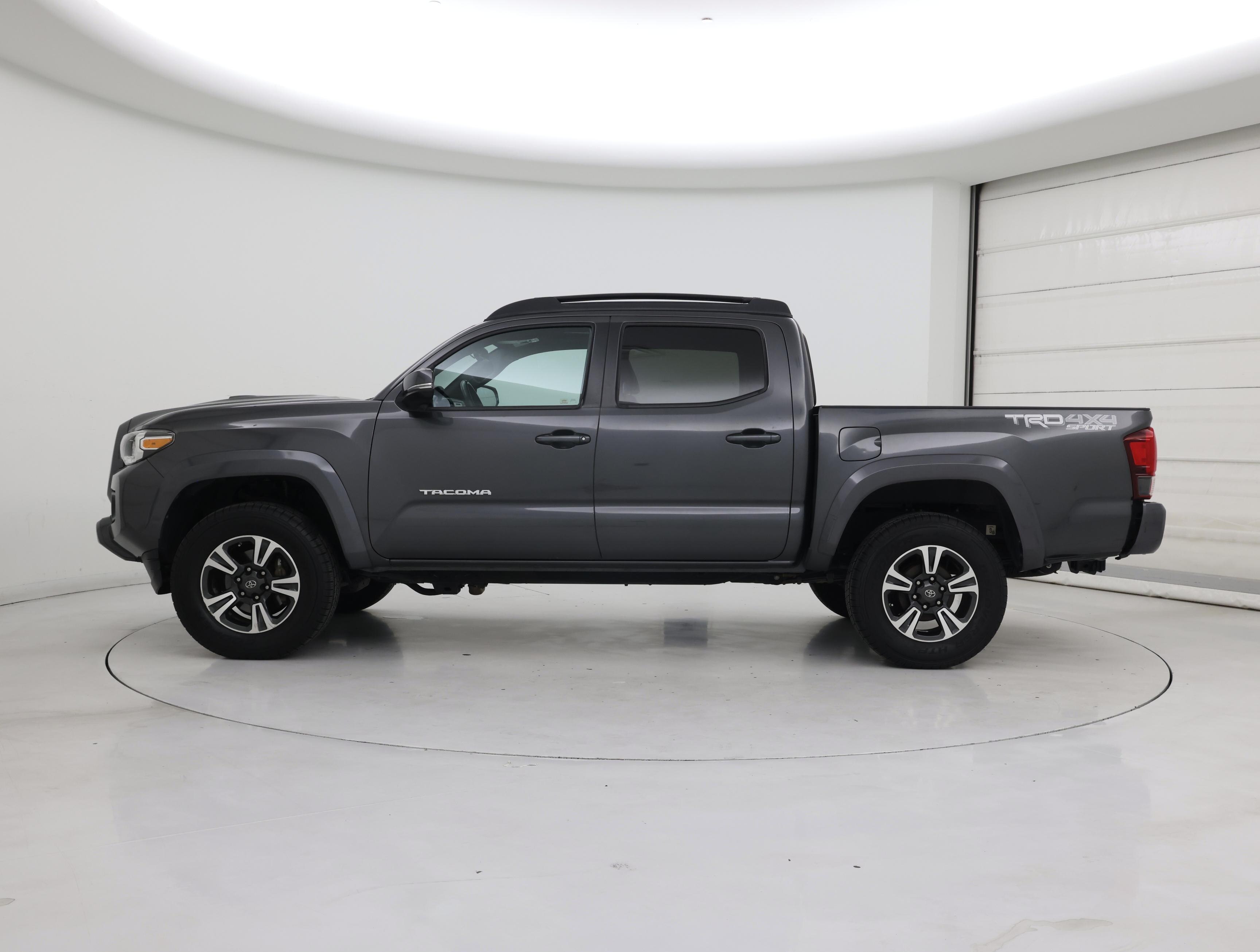 Thumbnail: 2018 Toyota Tacoma - 3