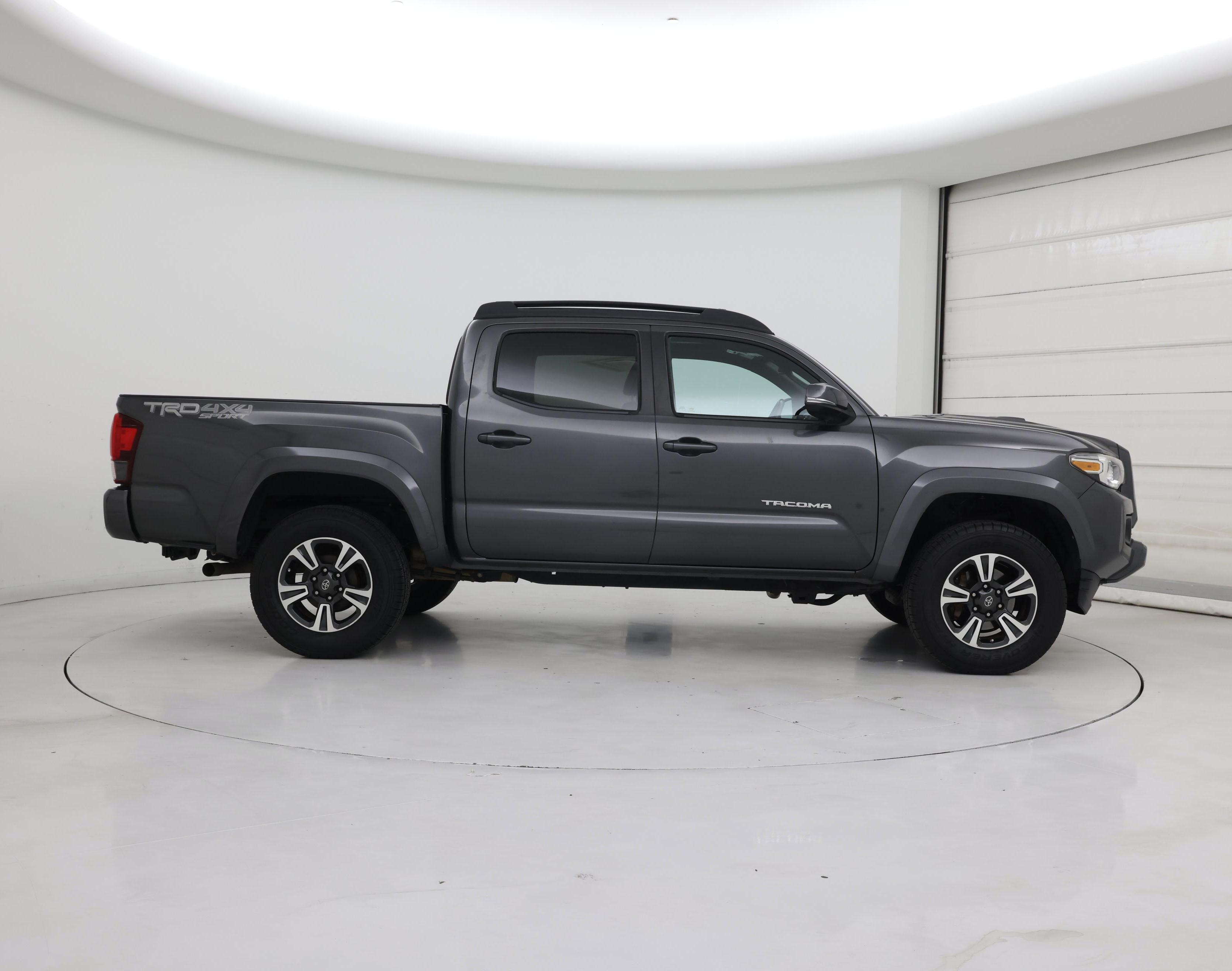 Thumbnail: 2018 Toyota Tacoma - 7