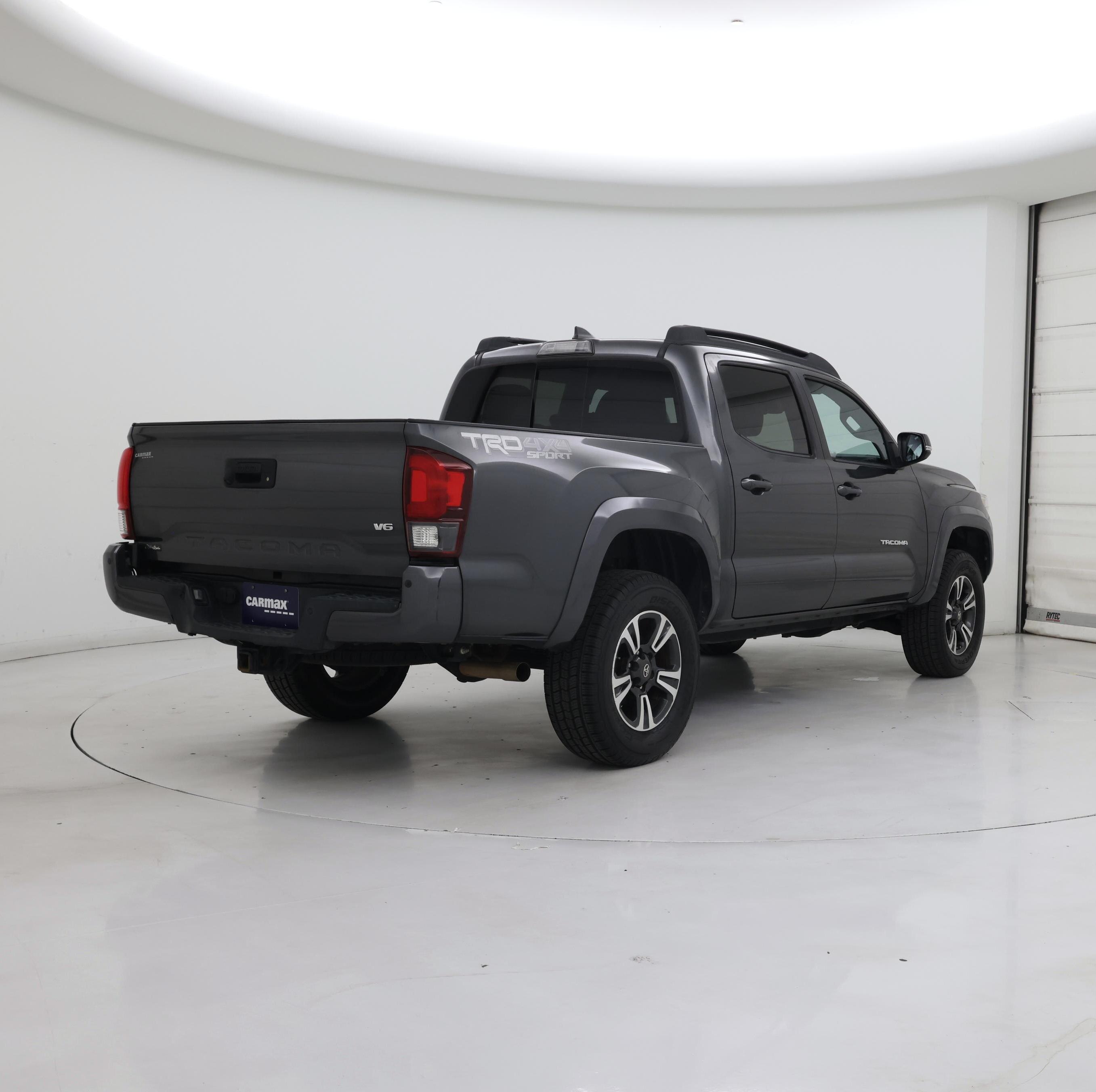 Thumbnail: 2018 Toyota Tacoma - 8
