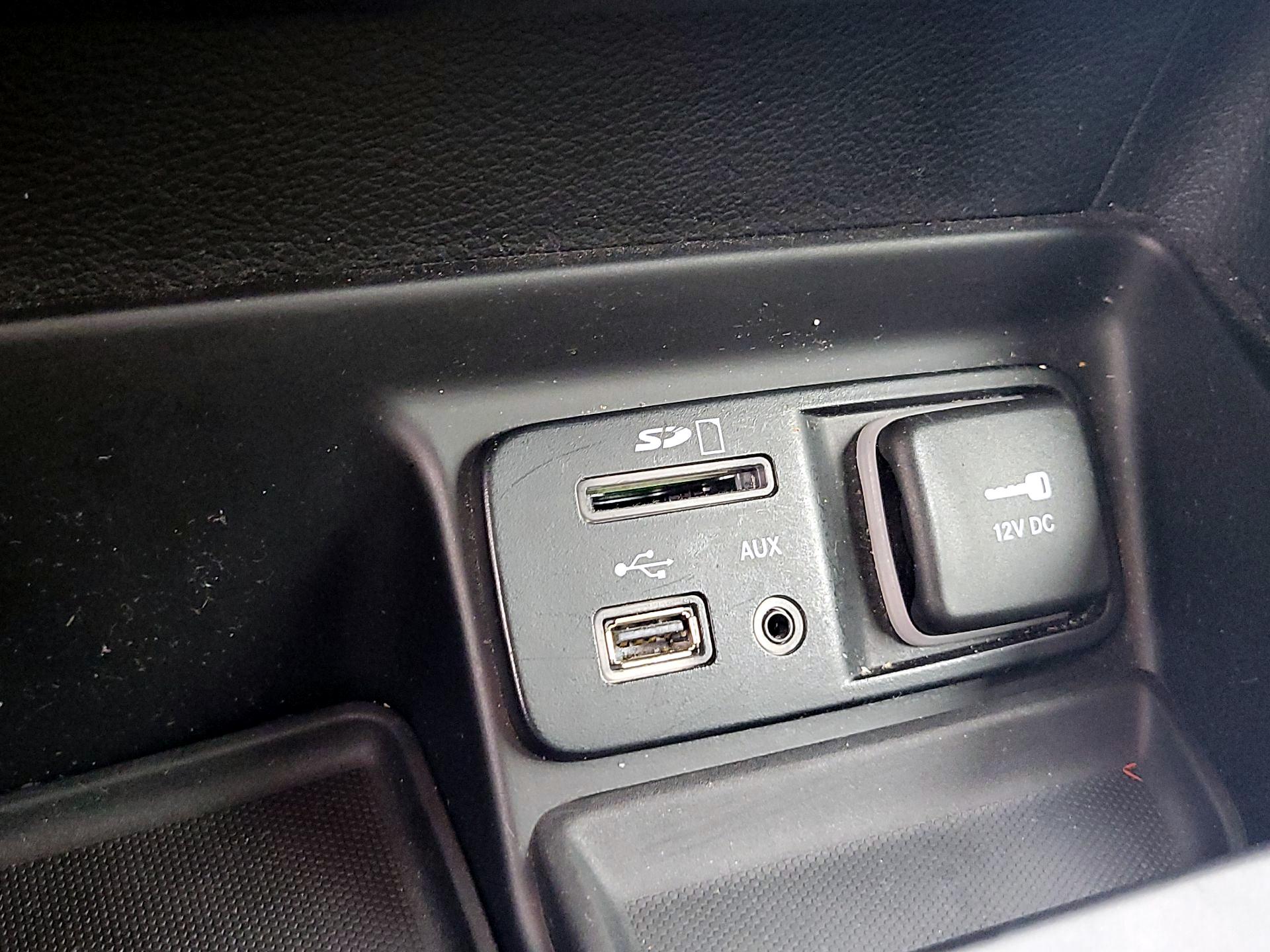 Thumbnail: 2015 Jeep Cherokee - 18