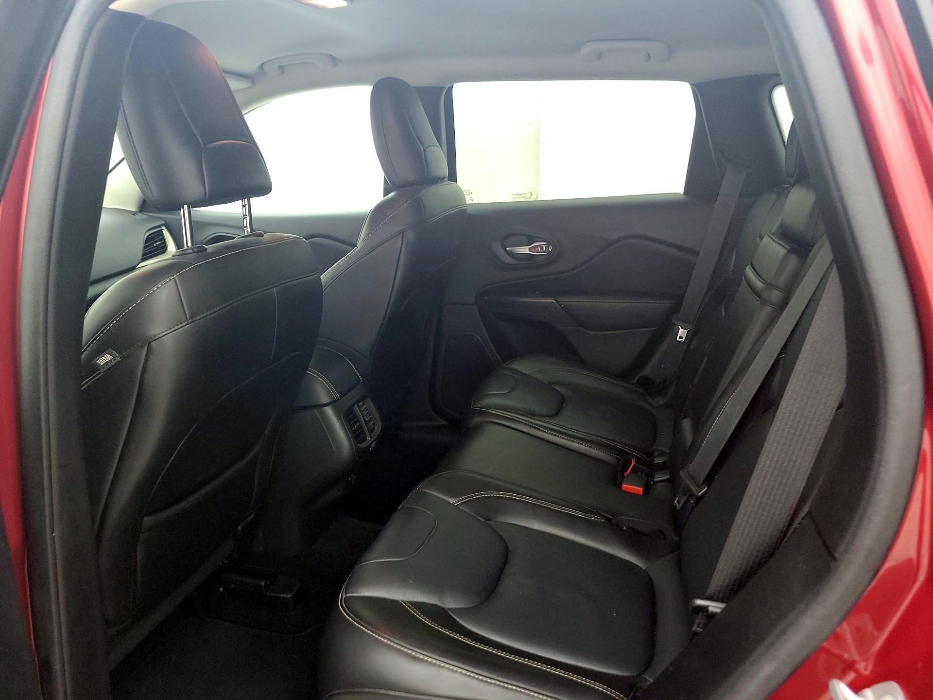 Thumbnail: 2015 Jeep Cherokee - 19