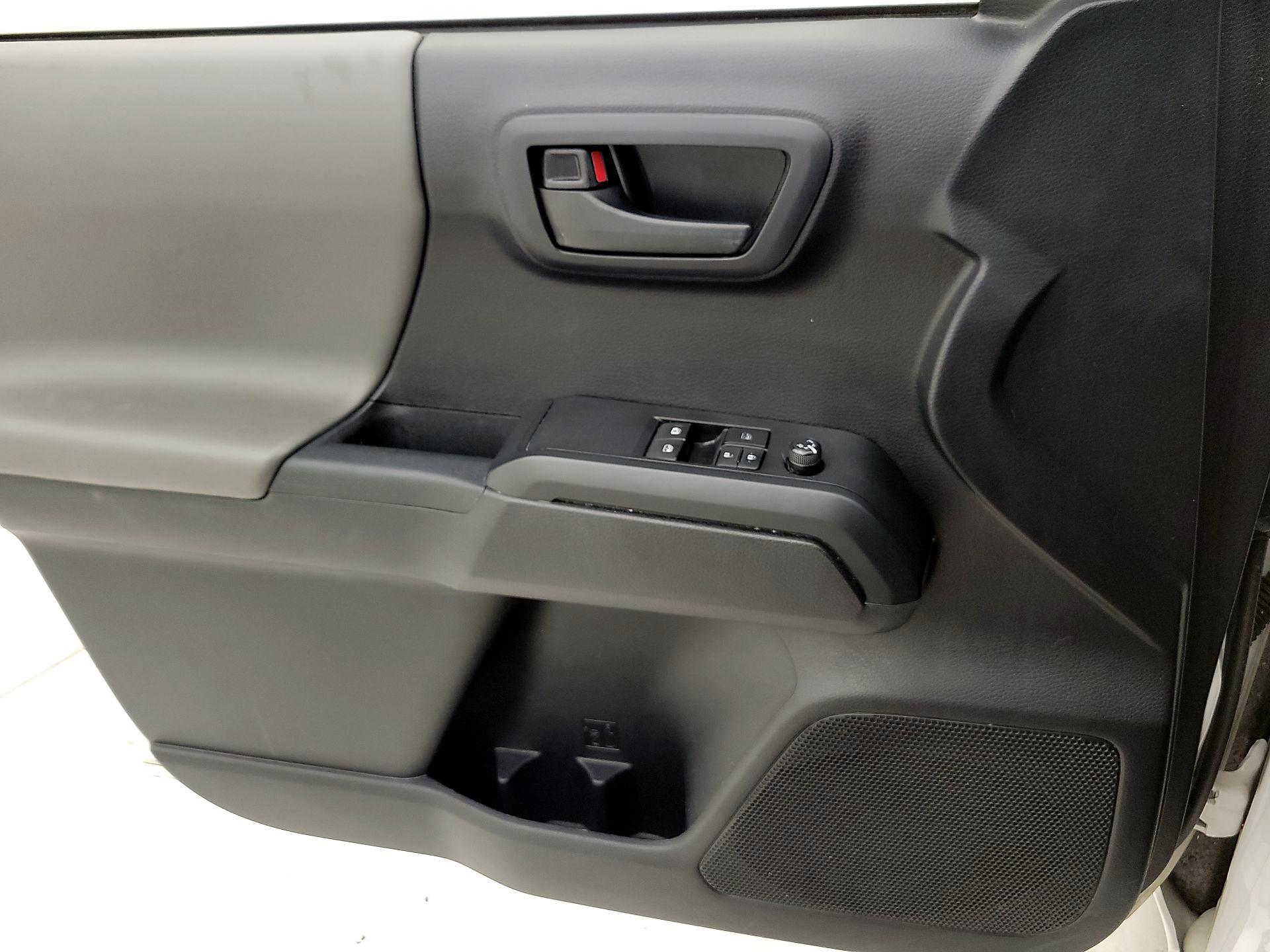 Thumbnail: 2019 Toyota Tacoma - 12