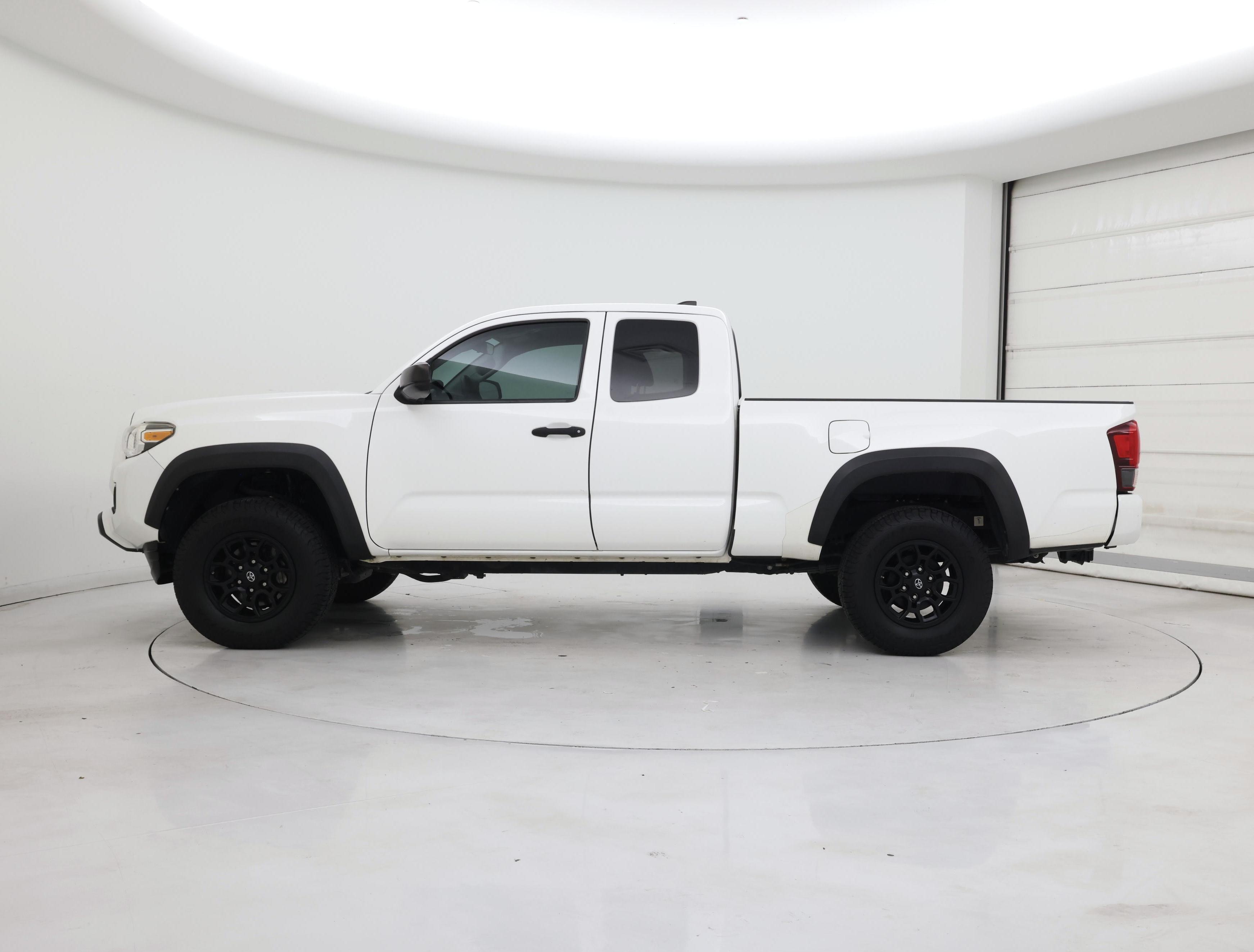 Thumbnail: 2019 Toyota Tacoma - 3